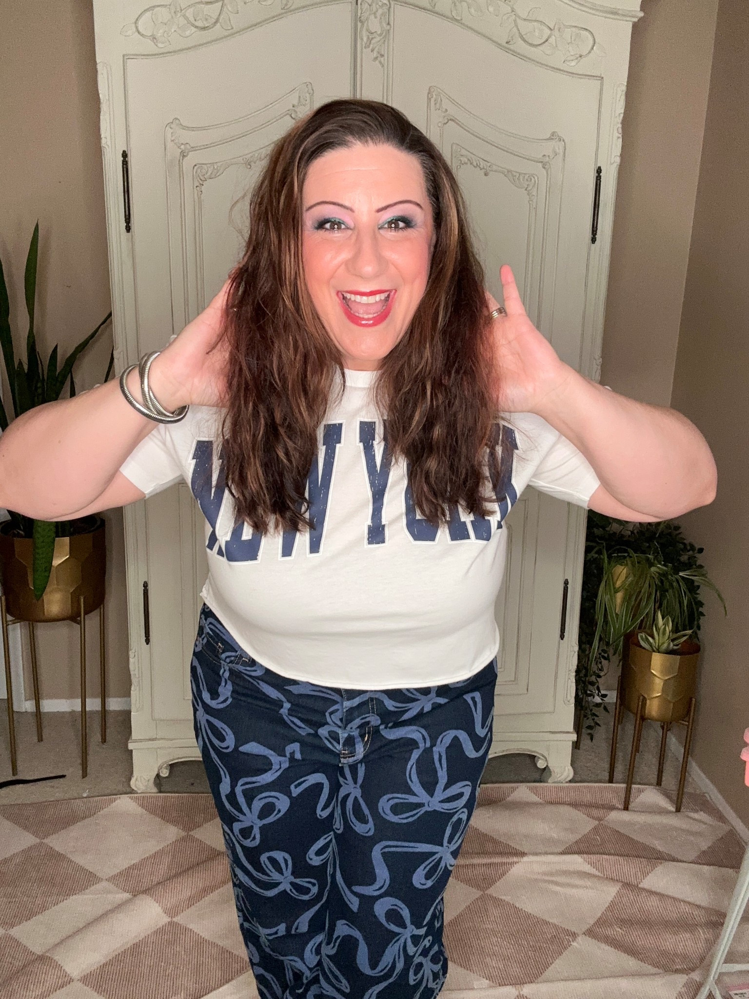 Living the bow life! These bow theme jeans are so dang fun. I paired them with my new $10 New York crop t-shirt.


#bows #bow #bowtheme #midsizestyle #plussizestyle #walmartfinds #walmartstyle #walmart #tshirt #plussizejeans #bowjeans #newyork @walmart #maddennyc #noboundries 

#LTKPetite #LTKootd #LTKMidsize