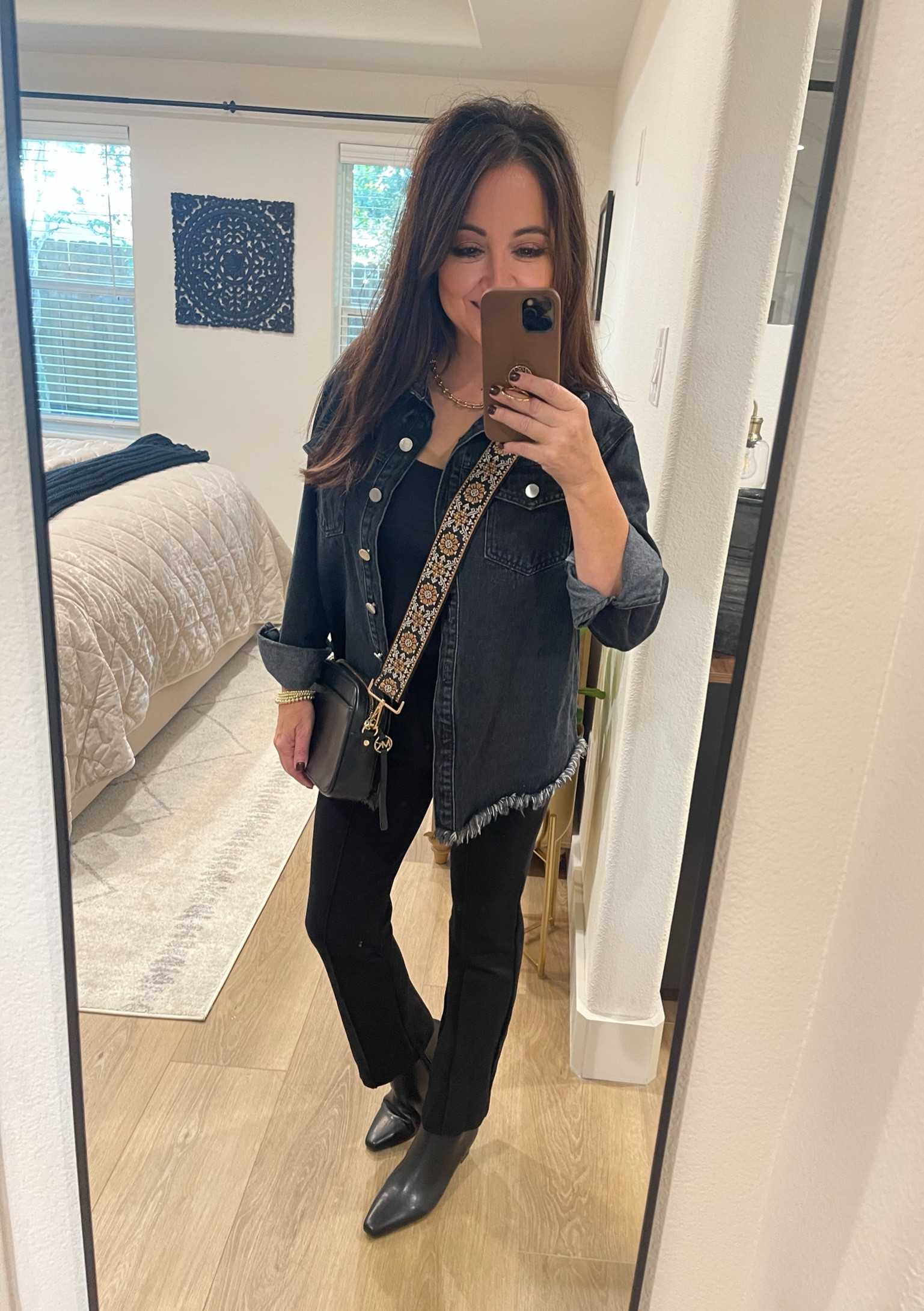 This denim shacket comes in multiple colors and I love the frayed hem. I’m wearing my knit pointe pants from the Gap. They were the price. 

#LTKFindsUnder50 #LTKStyleTip