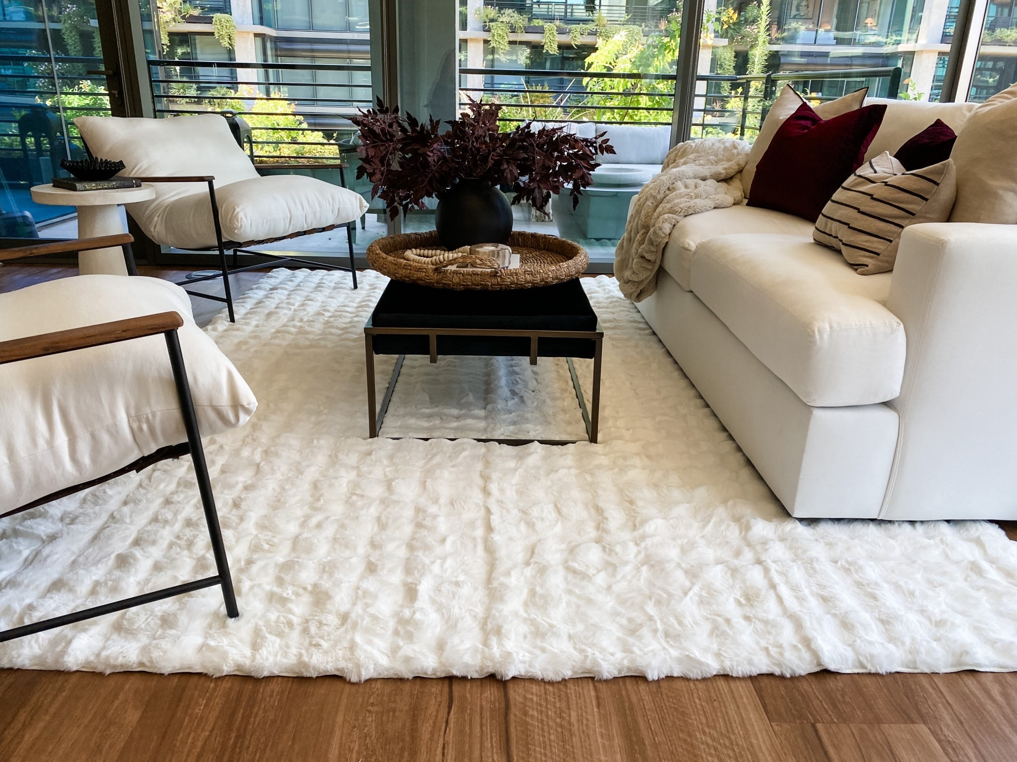 Super soft faux rabit fur rug 25% off🤍

#LTKHome #LTKSaleAlert