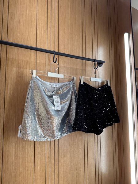 Sequin skirts for the holidays roundup ✨



#LTKSeasonal #LTKfindsunder100 #LTKHoliday