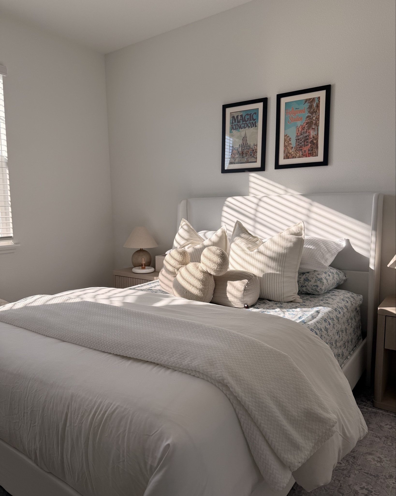 Guest bedroom reset 🤍☀️

#guestbedroom 

#LTKHome #LTKU #LTKSeasonal