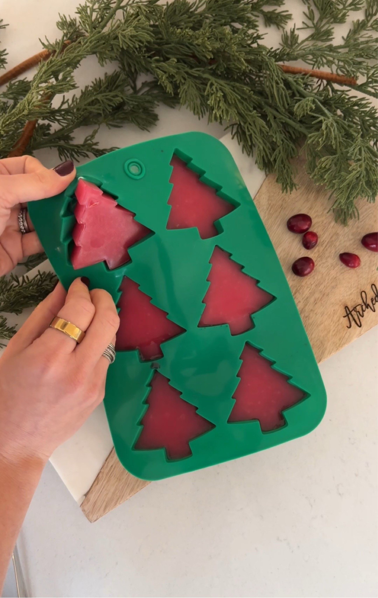 Holiday Party Essentials

Holiday  holiday party  Christmas tree  seasonal entertaining  Christmas ice cube  holiday hosting  hosting essentials  ArchedManor

#LTKParties #LTKSeasonal #LTKHoliday