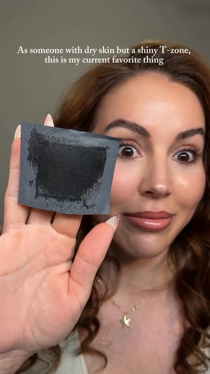 I keep this in my bag at ALL TIMES 💁🏼‍♀️

#oilblottingsheets #oilcontrol #oilymakeup #carslanblottingsheets #amazonbeautyfinds

#LTKgrwm #LTKBeauty #LTKSaleAlert