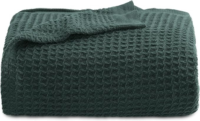 Bedsure 100% Cotton Large Throw Blanket for Couch - Waffle Weave Dark Green Throw Blanket for Bed... | Amazon (US)