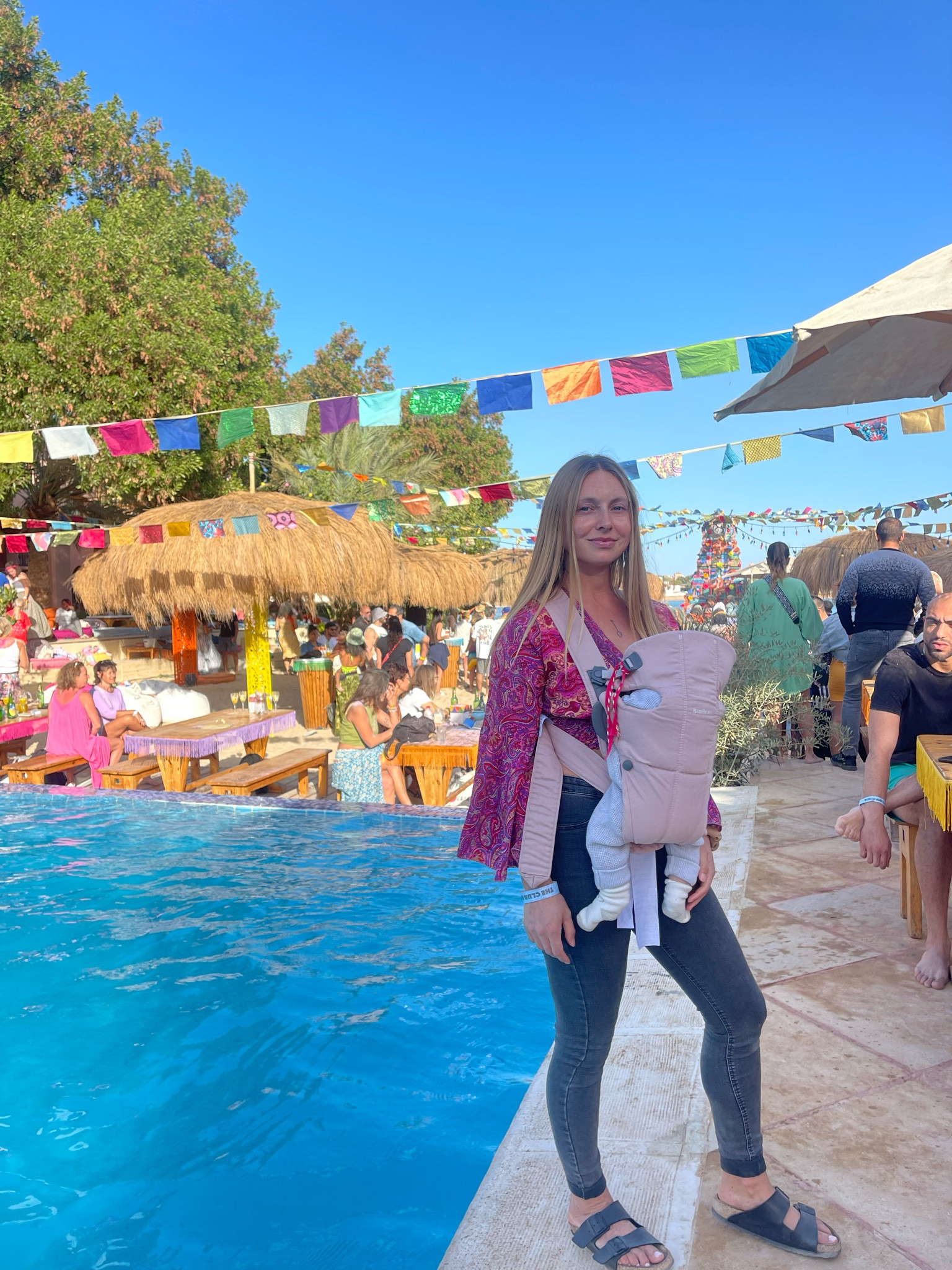 Super find! Best carrier for newborns! 

*baby carrier babybjorn in dusty pink 
*favorite shoes Birkenstock super comfy and great quality 
*jeans skinny and a bit elastic, just what a newly postpartum mom needs 
*shirt no brand, but I found similar ones 

#LTKbaby #LTKkids #LTKfamily