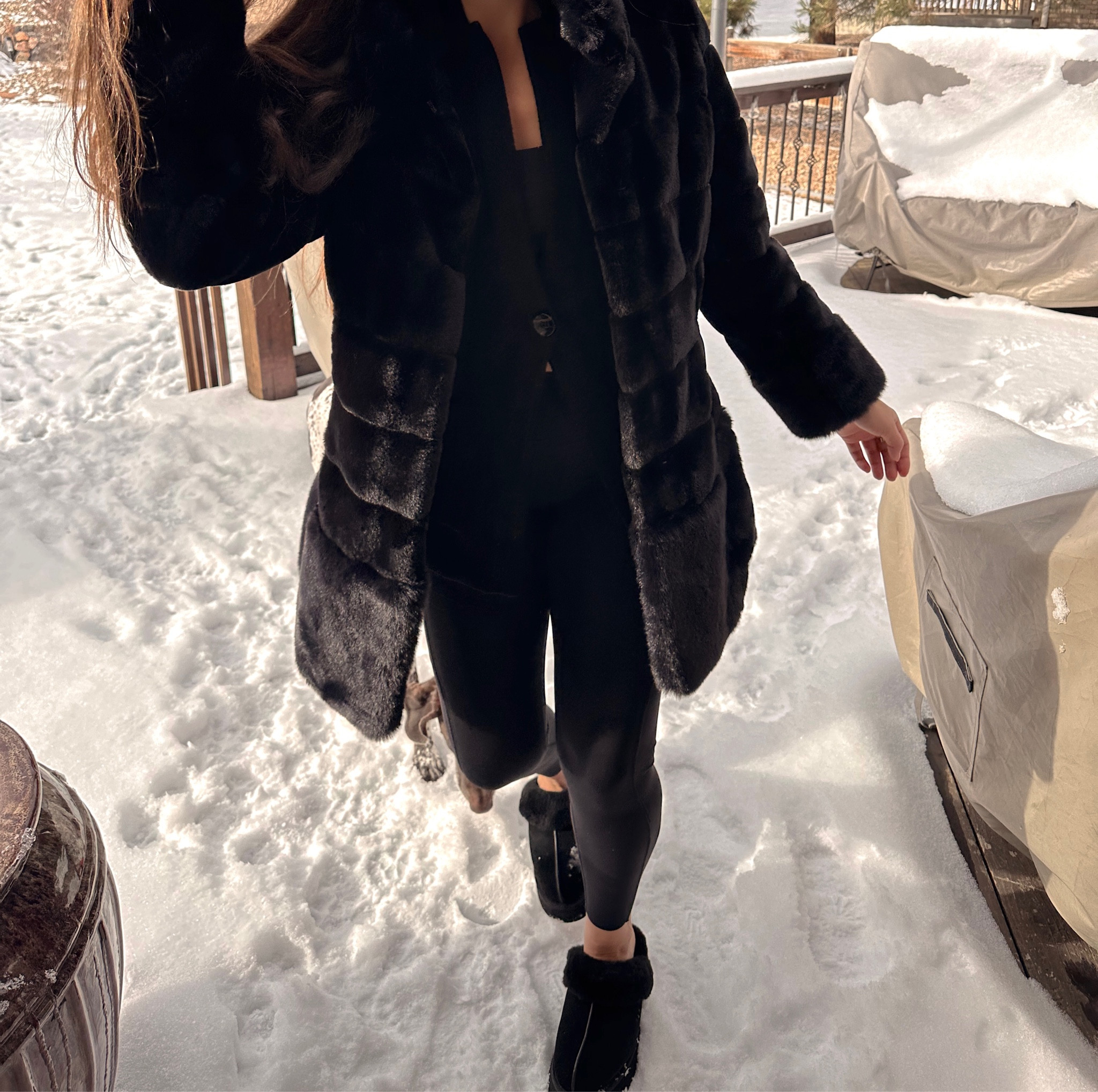 The coziest slippers & jacket 🧸☁️

#LTKshoecrush #LTKstyletip #LTKSeasonal