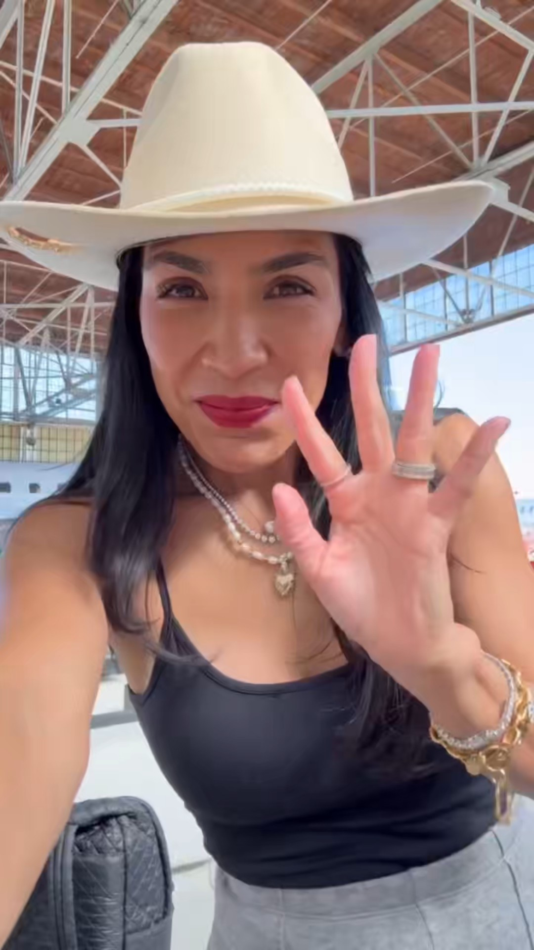 Travel must-haves I never leave home without!  ✈️

#LTKdayinmylife #LTKmomlife #LTKTravel