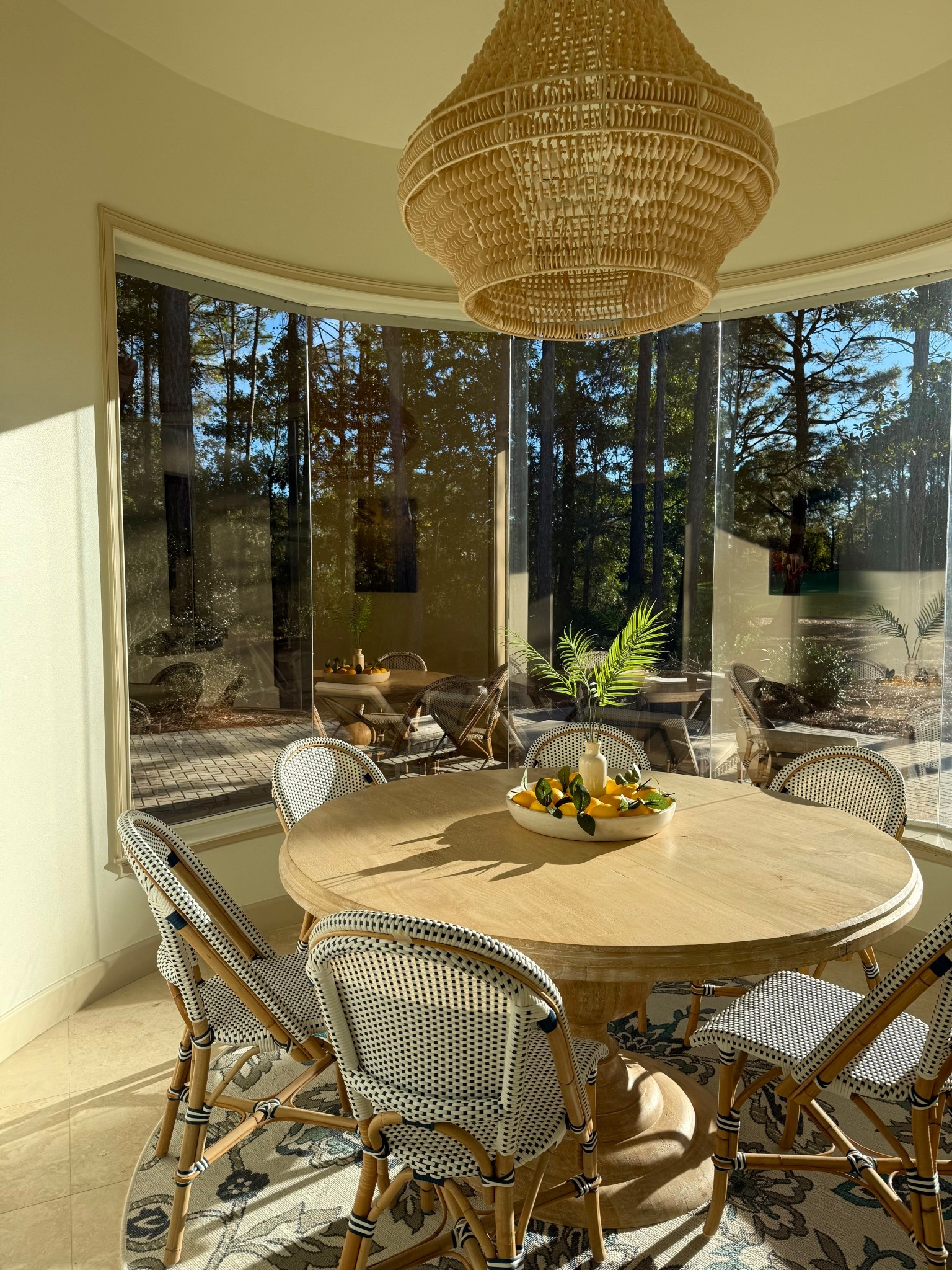 When life gives you 🍋

Blue rug
Printed rug
Wood table
Kitchen table
Dining table
Serena and Lily chairs
Serena and Lily chandelier
Serena and Lily table
Light wood table
Round table
Floral rug
Wood chandelier
Beach house
Summer house
Florida
Modern kitchen
Modern house
Family house
Sun room

#LTKHome