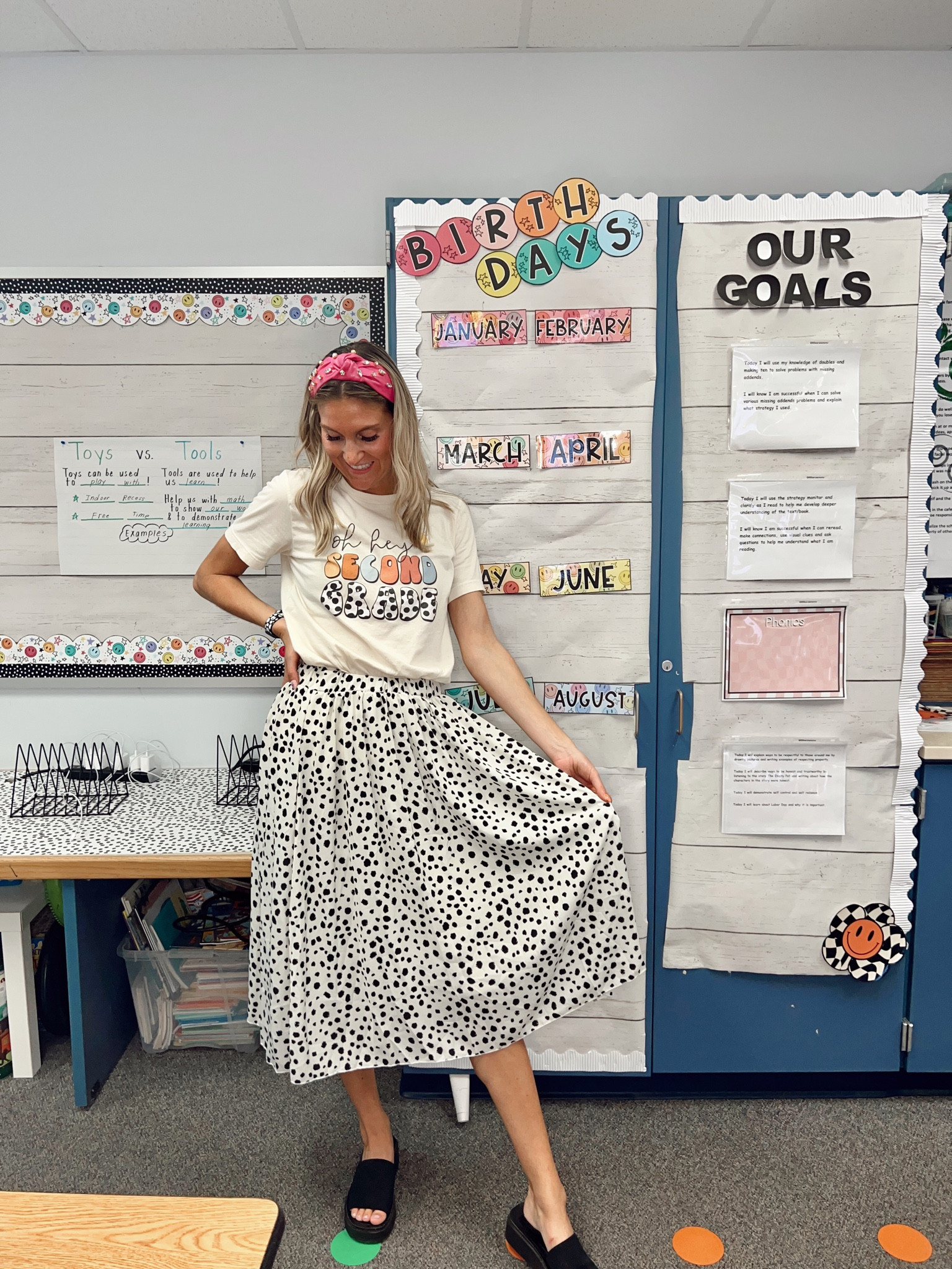 Teacher outfit / fall outfit /mid length skirt / knot headband

Skirt fits a little tight, I’m wearing a medium
Shirt & sandals fits tts🤍

#LTKteacher #LTKwomens

#LTKstyletip #LTKSeasonal