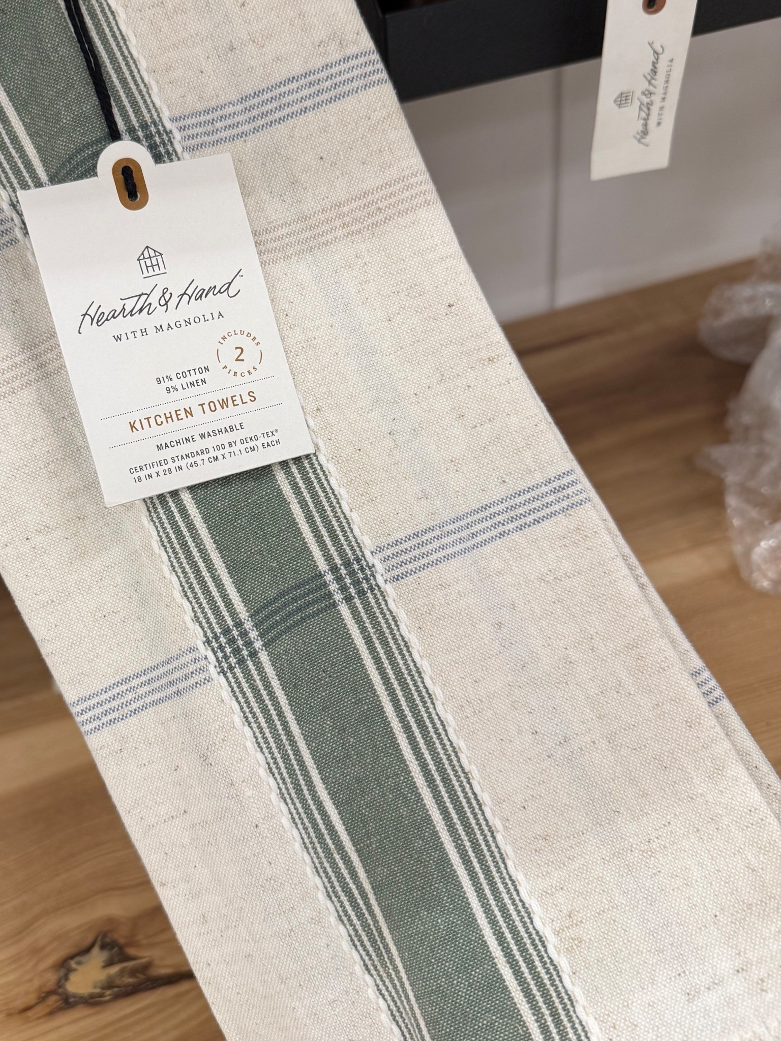 Love this kitchen towel set for Spring! So pretty! 🩵💚




#kitchentowel #kitchen #springdecor #hearthandhand #target 

#LTKHome #LTKSeasonal