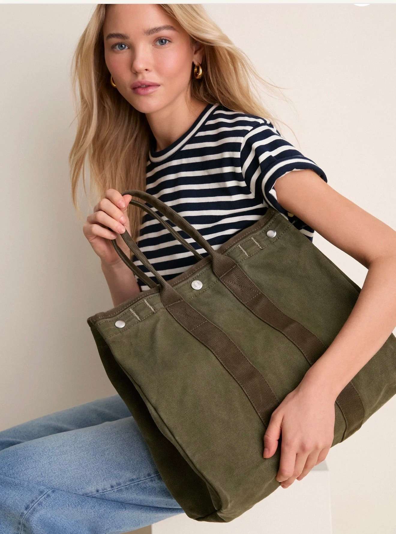 ALEX MILL
Military Olive Perfect Weekday Tote

Designed for everyday ease, this tote features a spacious interior with a built-in compartment and zip pocket for easy organization. Garment-washed for a soft, lived-in feel, it’s the perfect go-to for daily errands, work, and everything in between.

#LTKMothersDay #LTKWorkwear #LTKTravel