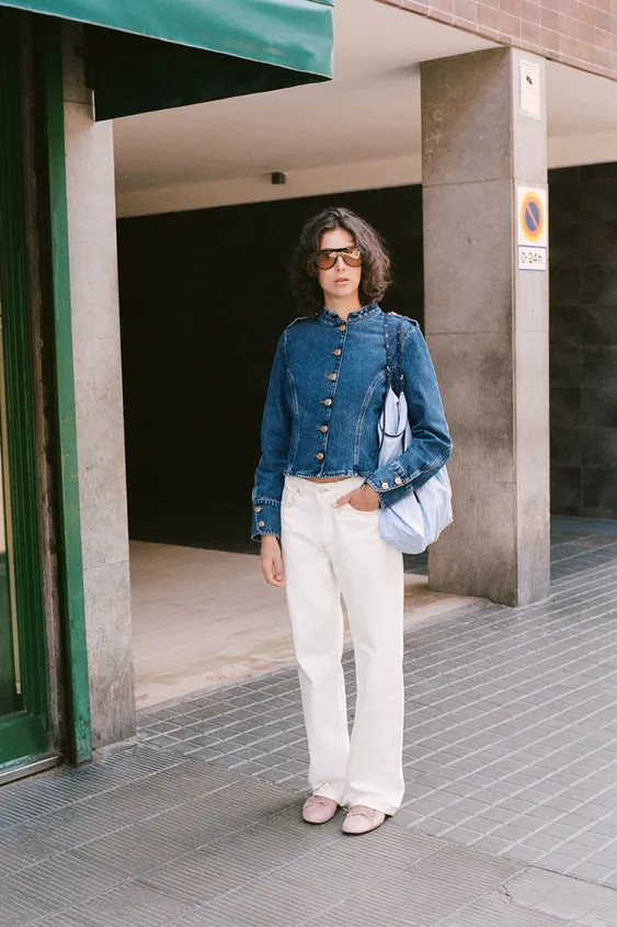 Round neck denim jacket with long sleeves and epaulettes. Featuring a front fastening with gold b... | Zara US