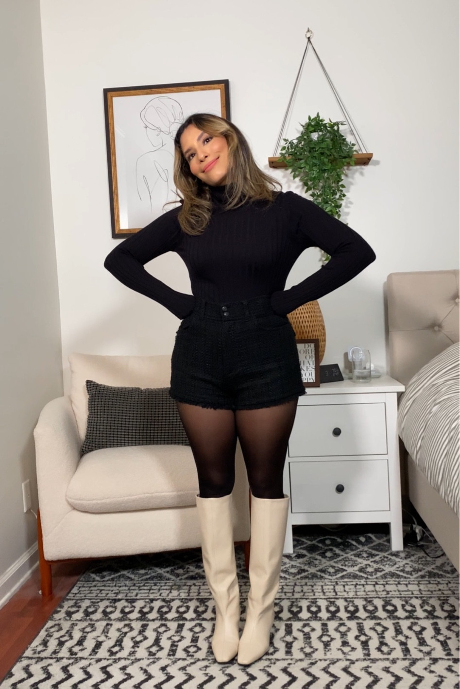 I cannot recommend these tights enough! They are soo good and they have not ripped on me and are only $9. The shorts are top are old but i linked alternatives. Boots are from Massimo Dutti linked alternatives 🖤🍂