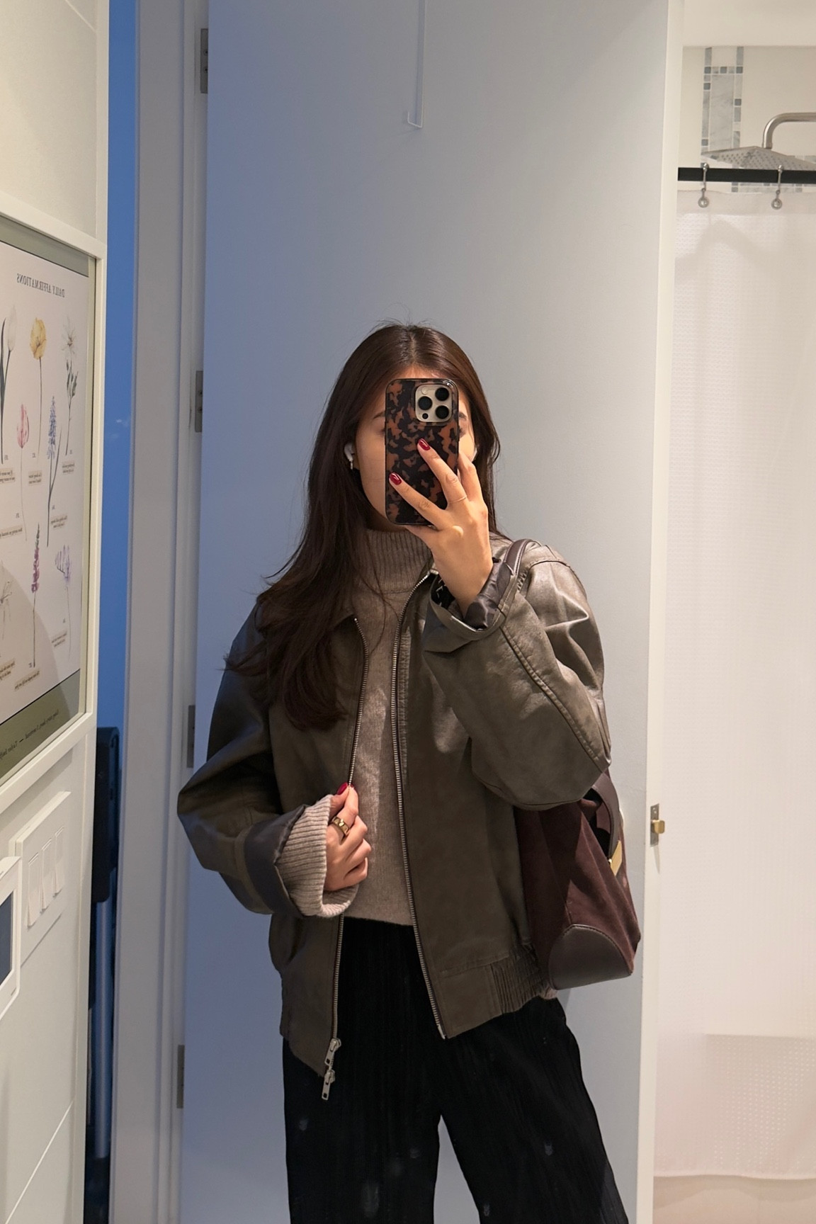 Comfy outfit for running errands 🤎

Leather jacket, cashmere sweater, suede bag, fall fashion, everyday outfit

#LTKSeasonal #LTKStyleTip #LTKItBag