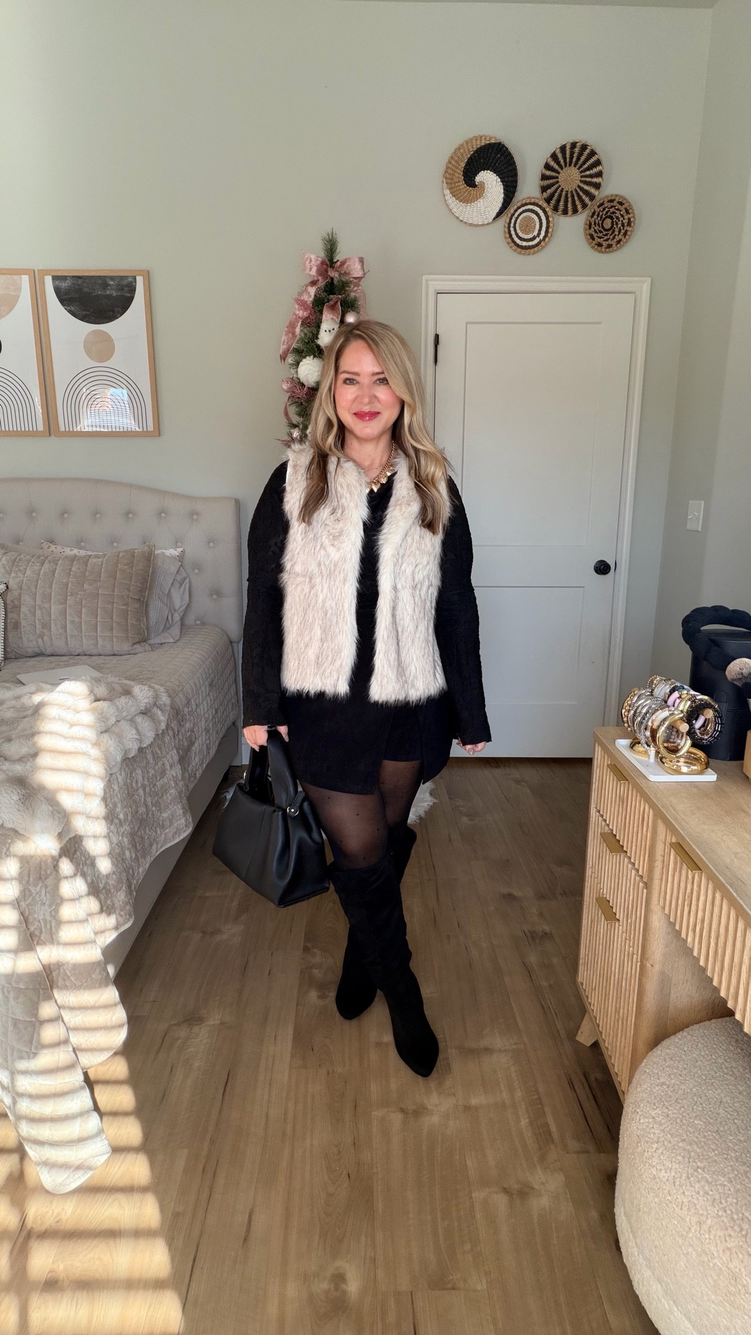 Size large in everything 

#LTKPetite #LTKMidsize #LTKOver40