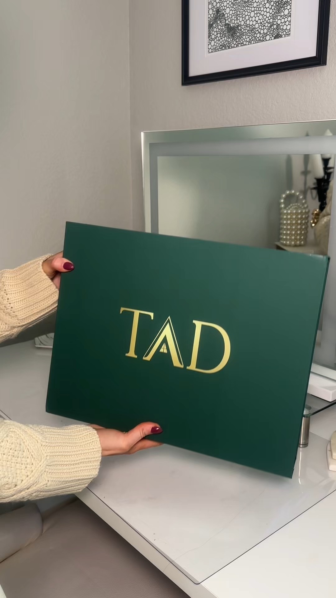 False lashes
Eyelashes 


#LTKgrwm #LTKBeauty #LTKHoliday