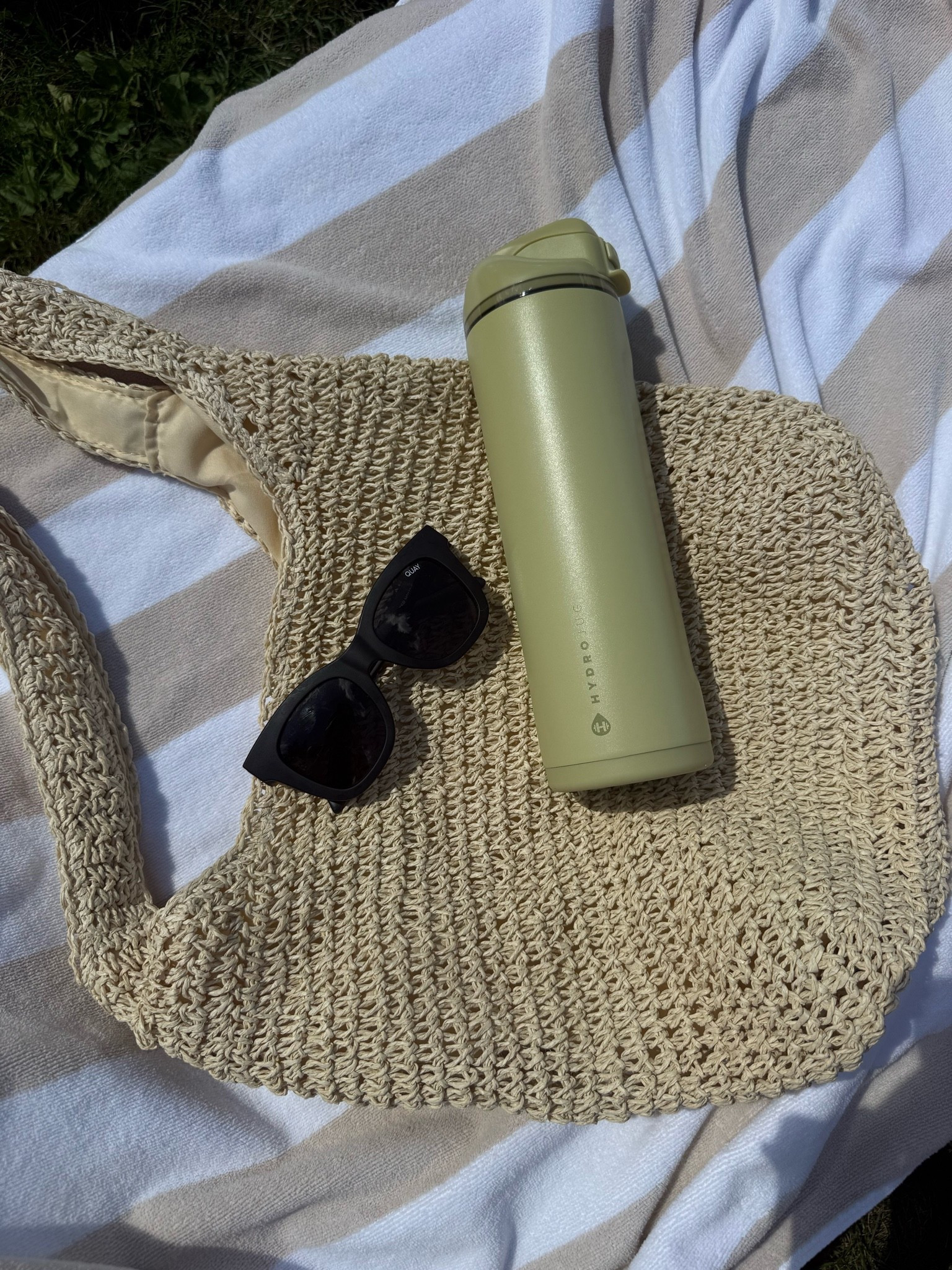 The perfect bottle for on the go!!! I have been LOVING the new @HydroJug Ease2o bottle. It has one dual function lid with two ways to drink. A no-perse soft straw for sipping (!!!!) and a wide-mouth chug. It’s the perfect size for my beach tote and would be great for heading back to the classroom! Use code EASEINTOIT for a discount

Hydrojug, water bottle, beach essential  #ad