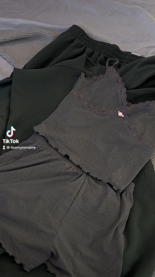 Some cute loungewear and pj sets from Ardene 

Sweat sets, matching sets, loungewear 