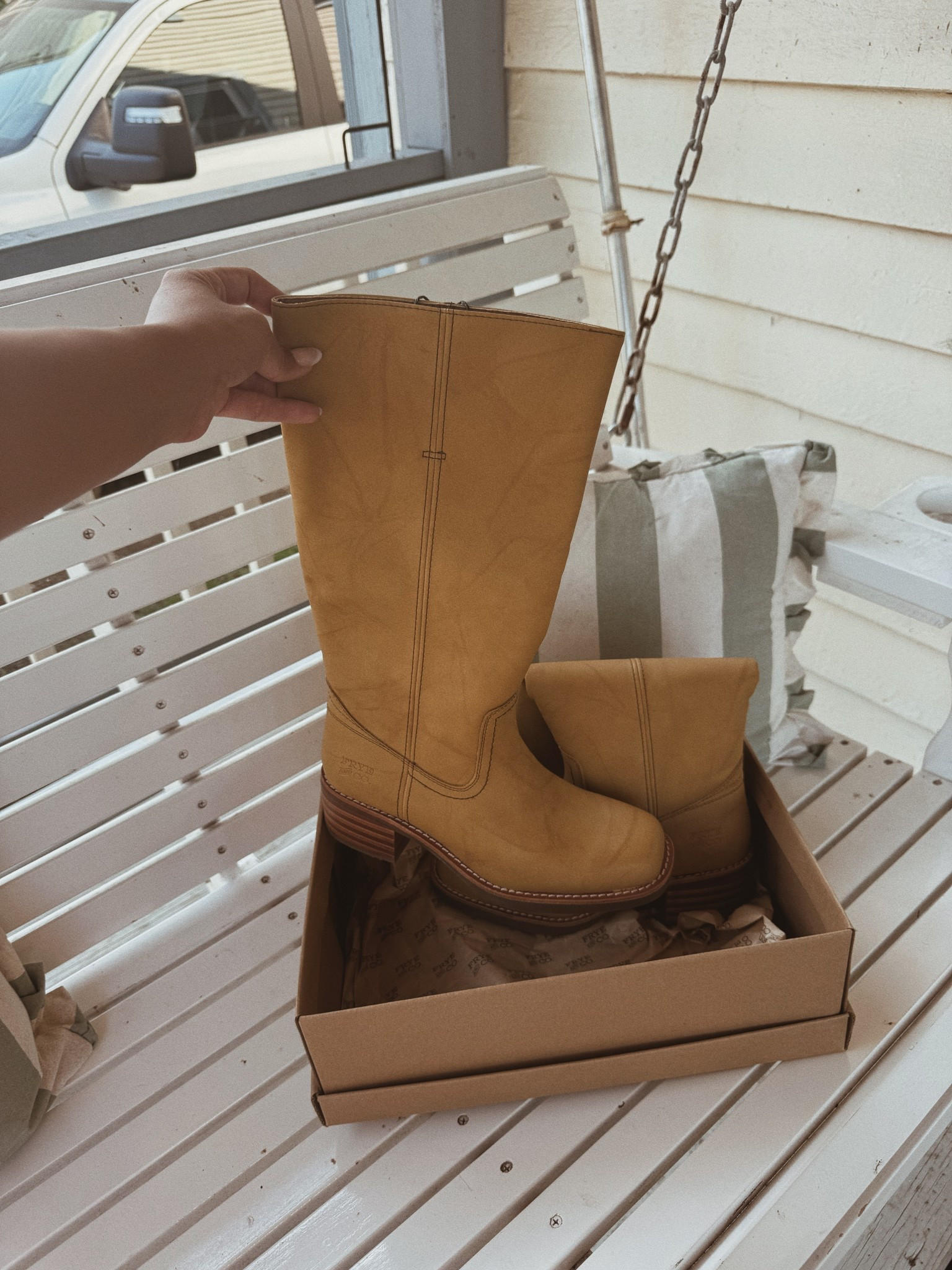 yayyyyyy 🍌 banana Frye boot dupe!!

#LTKautumn #LTKSeasonal #LTKStyleTip