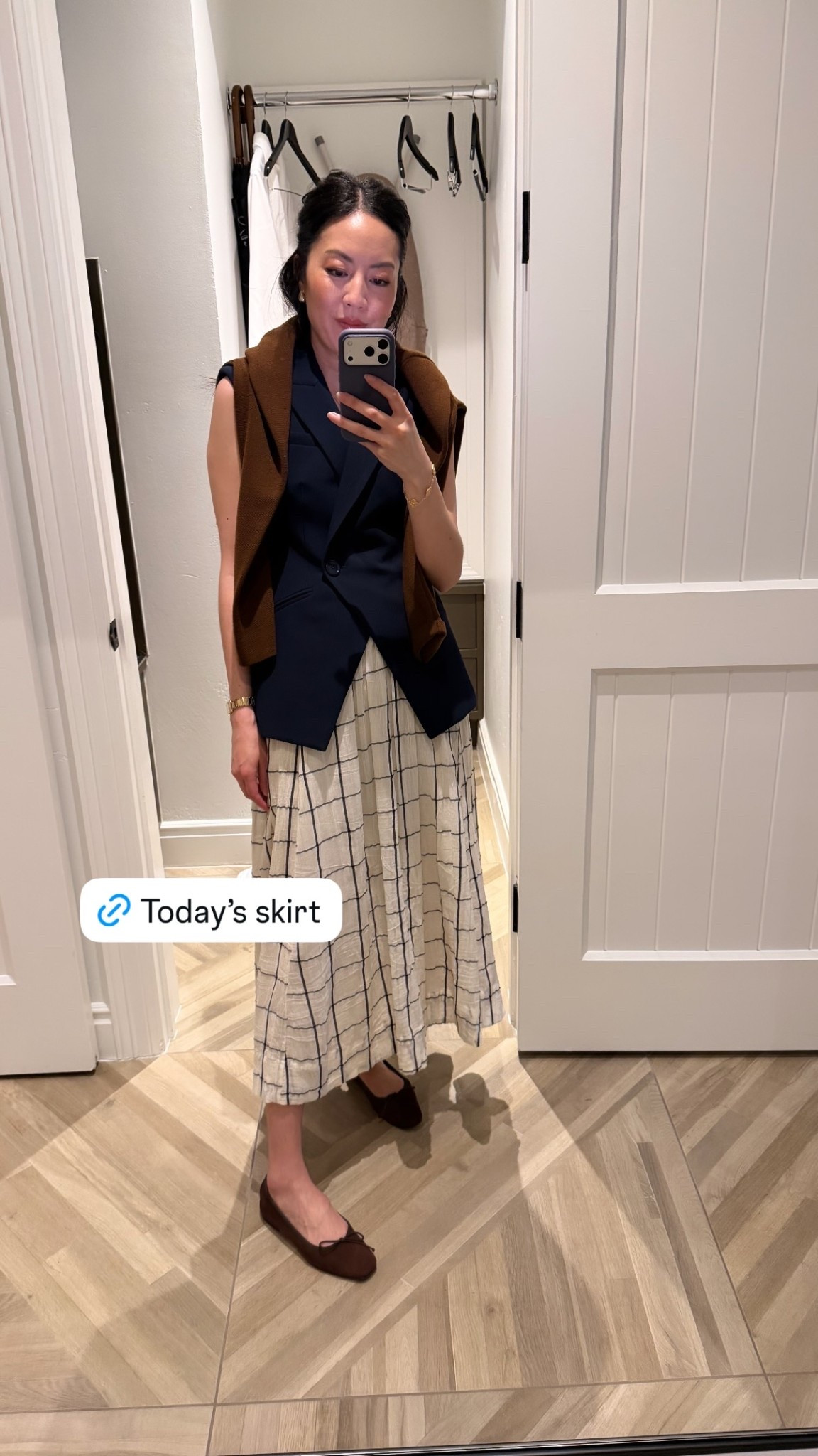 Mid week OOTD - shop my look here.

#classicstyle
#longskirt
#vesttop
#longskirt
#OOTD

#LTKootd #LTKgrwm #LTKSaleAlert