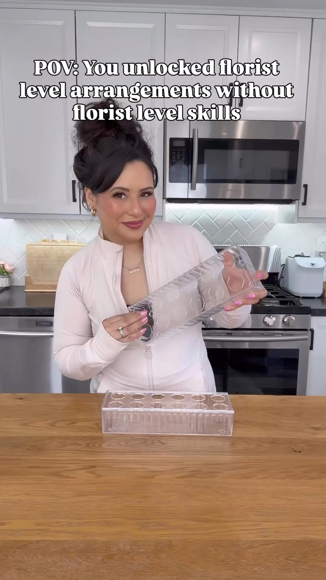 You know those “why don’t my flowers ever look like that?” moments… this is the missing piece 🌸✨

This little acrylic base turns any grocery store bouquet into a full, balanced, actually pretty arrangement in seconds. No guessing, no fuss… just instant centerpiece energy.

Budget-friendly, beginner-friendly, and honestly kind of foolproof 💐

Comment “VASE” and I’ll send you the one I used 🤍

#momlikeaboss #momlifehacks #homehacks #diyhome #homedecorideas #budgetfriendly #budgetdecor #flowerarrangement #floraldesign #centerpieceideas #homeinspo #simpledecor #momlife #amazonfinds #organizinghacks #decorhacks #kitcheninspo #tabledecor #freshflowers #easydiy