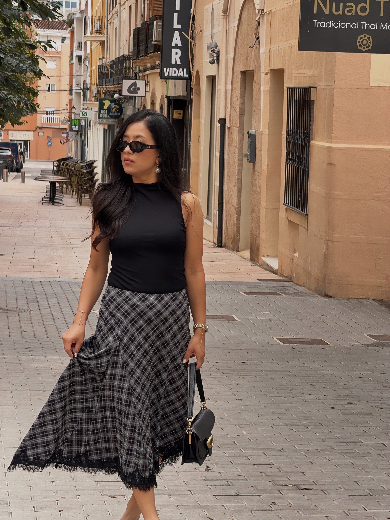 A timeless combination of black, plaid & delicate details.
Classic pieces with a feminine touch.

#LTKespana #LTKeurope #LTKstyletip