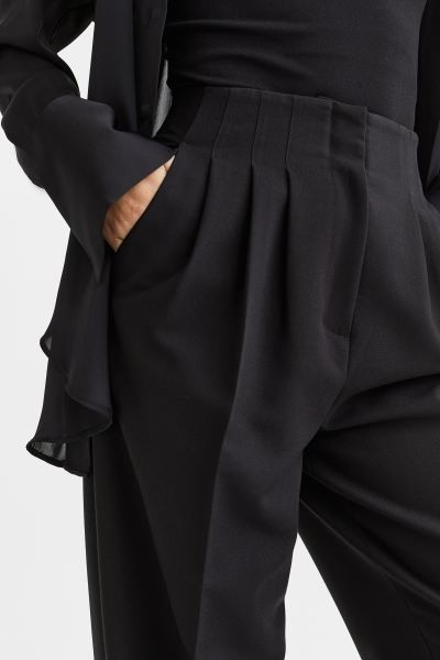 High-waisted tailored trousers | H&M (UK, MY, IN, SG, PH, TW, HK)