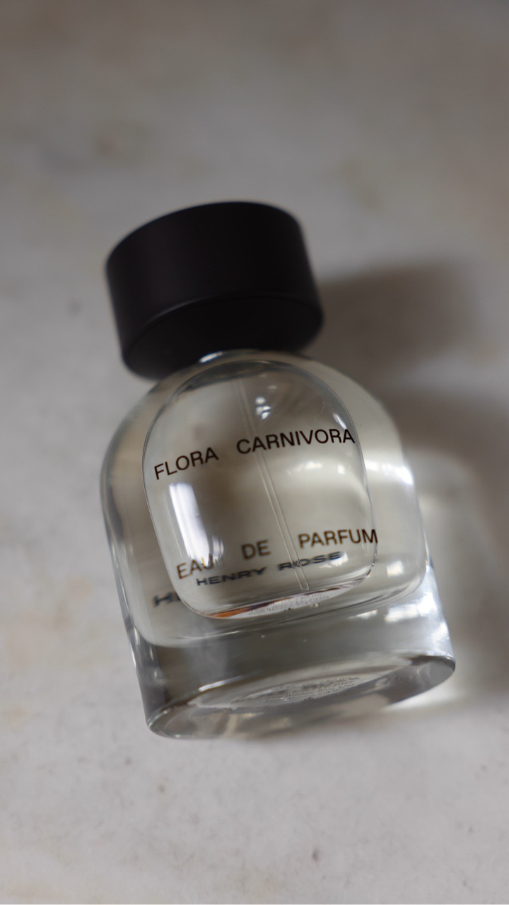 What’s your scent of the day? Mine is @henryrose Flora Carnivora - it’s giving fresh, floral vibes! * So obsessed, I had to share with you all here again.
• #ScentOfTheDay #FloralFragrance #HenryRose #FragranceLover #cleanfragrance #datenights