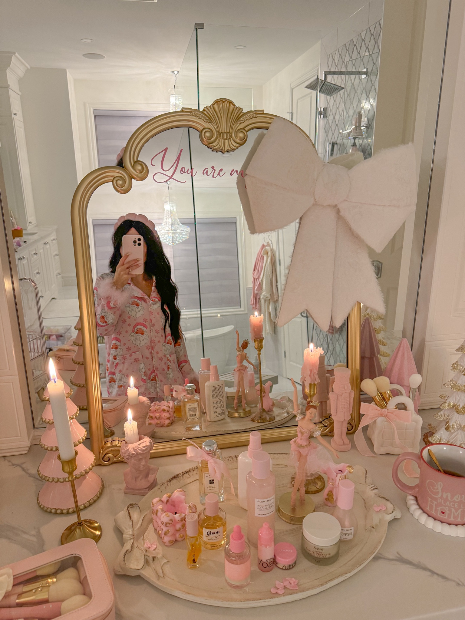 Night owl era…🎅🏻🎀💫🫖