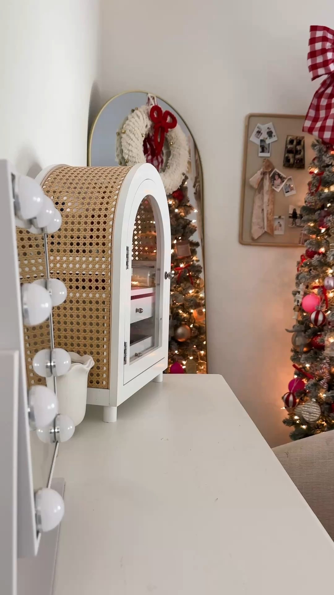 10/10 recommend this vanity mirror for your tween/teen or self the lighting is so good!!! Great Christmas gift 🎁✨

#LTKHoliday #LTKGiftGuide #LTKselfcare