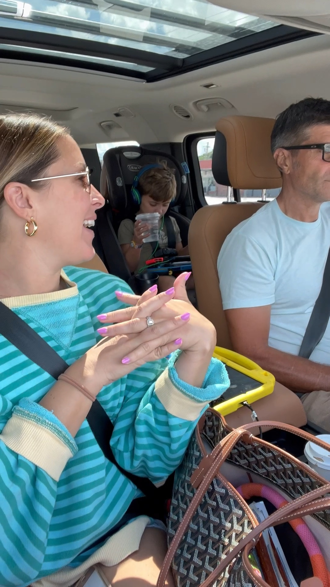 My favorite pullover and this color is back in stock. 🫶🏼 I’m wearing a small and yes it’s oversized so if you don’t want it to baggy, size down! 