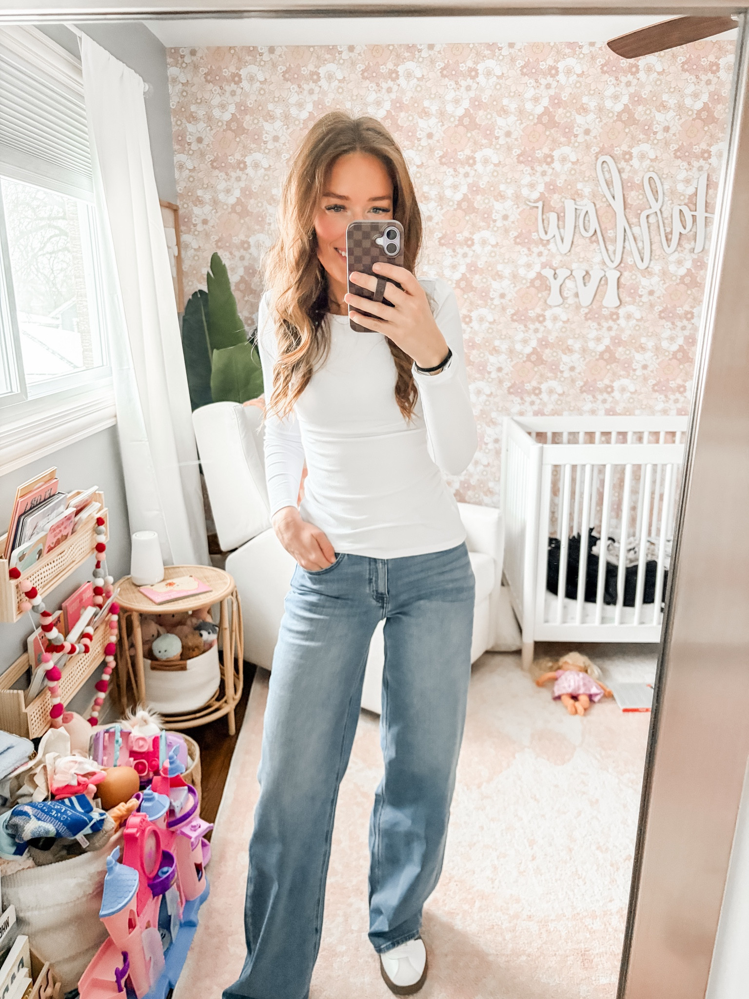Wide leg jeans / outfit idea / mom outfit

#LTKgrwm #LTKmomlife #LTKootd