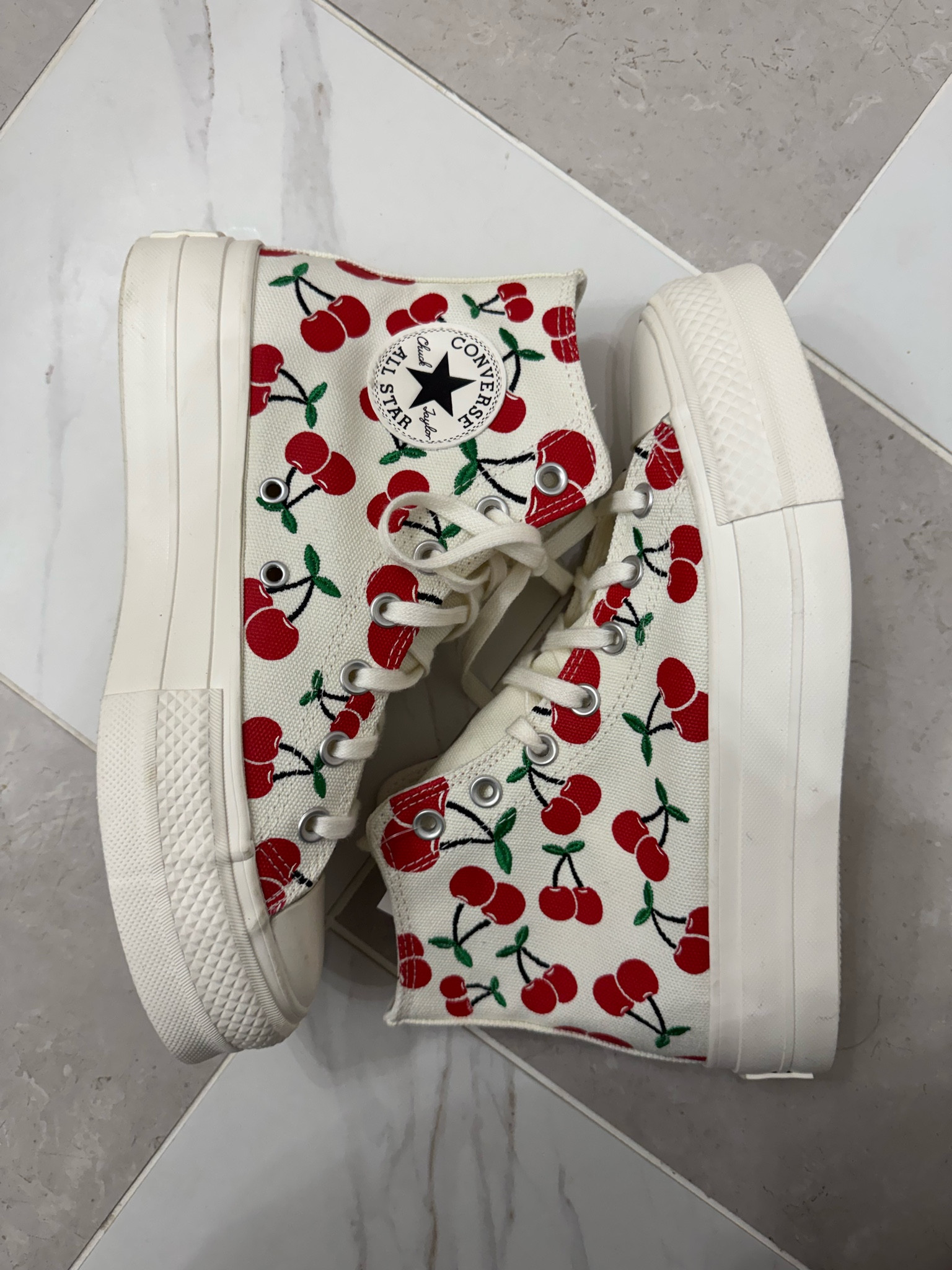 How cute are these?! #converse #converseplatforms