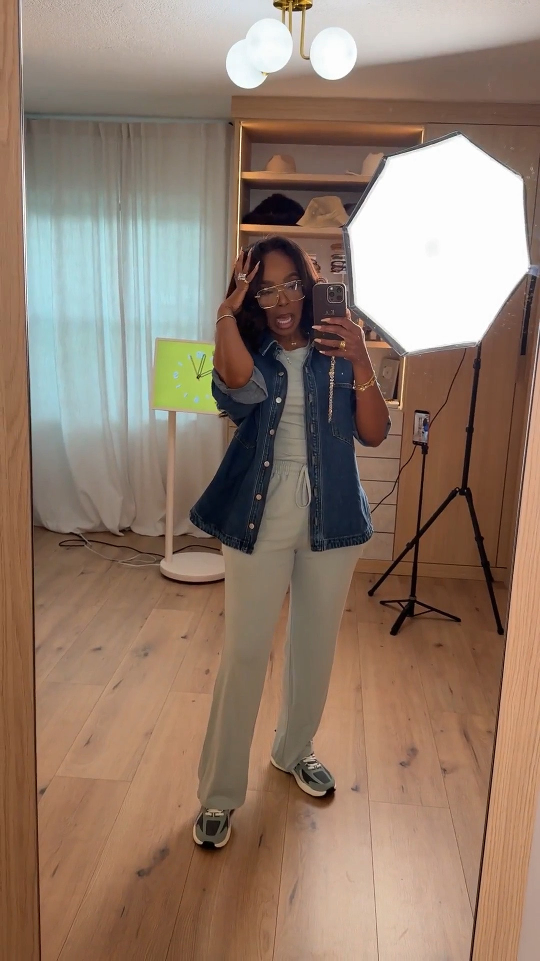 Easy layers for fall 🤎✨

Comment “LOOK” and I’ll DM you the outfit details 💌

A comfy matching set + denim layer is my kind of everyday outfit — perfect for errands, travel days or grabbing lunch while still looking put together.

🔗 Direct link: [INSERT URL]

All links are always in my bio ✨

casual fall outfit, matching set outfit, denim layering, everyday fall style, travel outfit

#FallOutfits #CasualStyle
