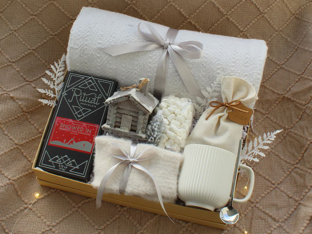 Cozy Winter Gift Box, Christmas gift basket, Hygge gift box, Christmas gifts for women for Mom id... | Etsy (US)