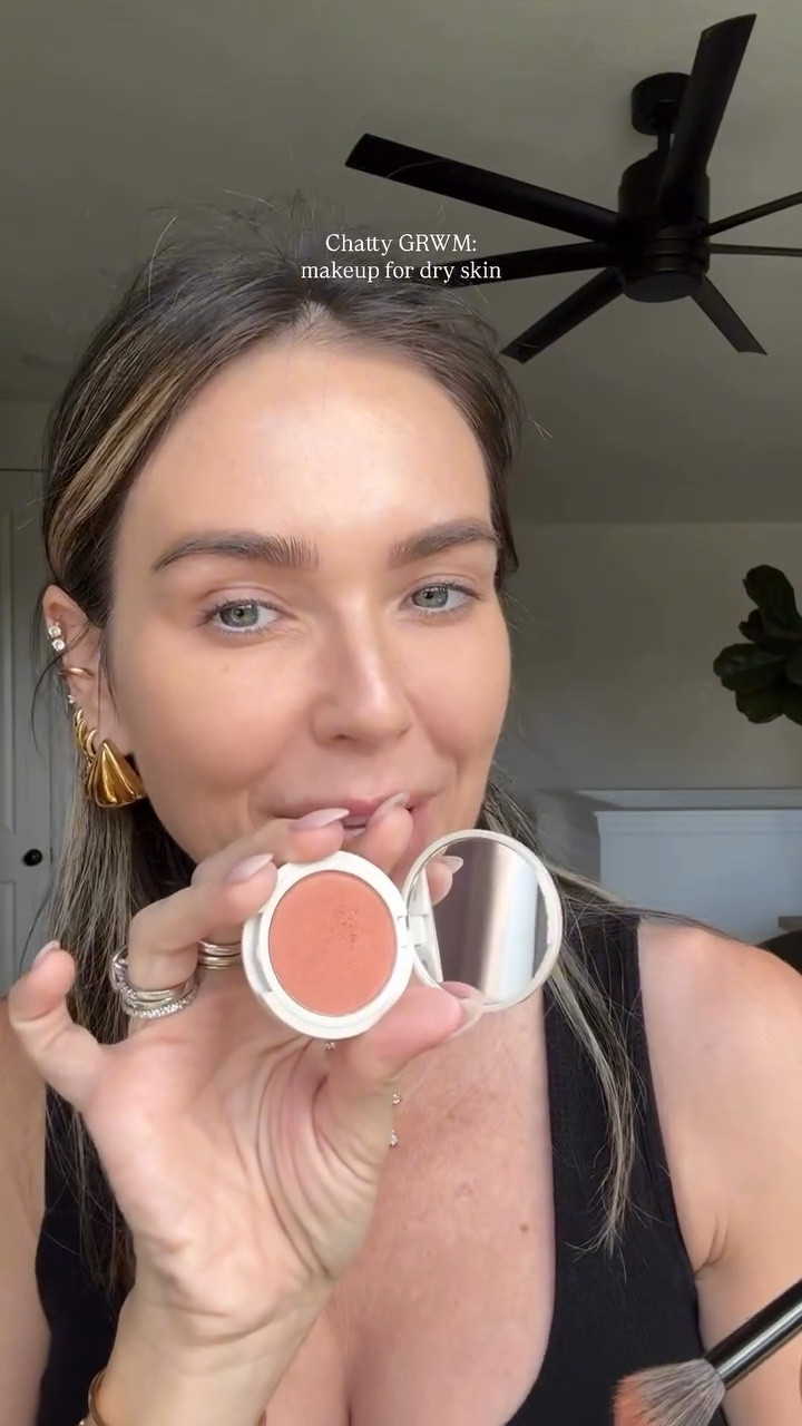 Chatty grwm for my 5 yo’s STEAM market at school 🎄

How cute are the pinecone trees?! 

Products 
@diorbeauty Dior star filter 
@itcosmetics do it all radiant concealer 
@givenchybeauty prisme libre pressed powder 
@jonesroadbeauty eyeshadow in Sienna, lip + cheek in English rose & brow gel 
@iliabeauty mascara 
@makeupforever lip liner in wherever walnut 
@urbandecaycosmetics dewy setting spray

#LTKmomlife #LTKBeauty #LTKgrwm