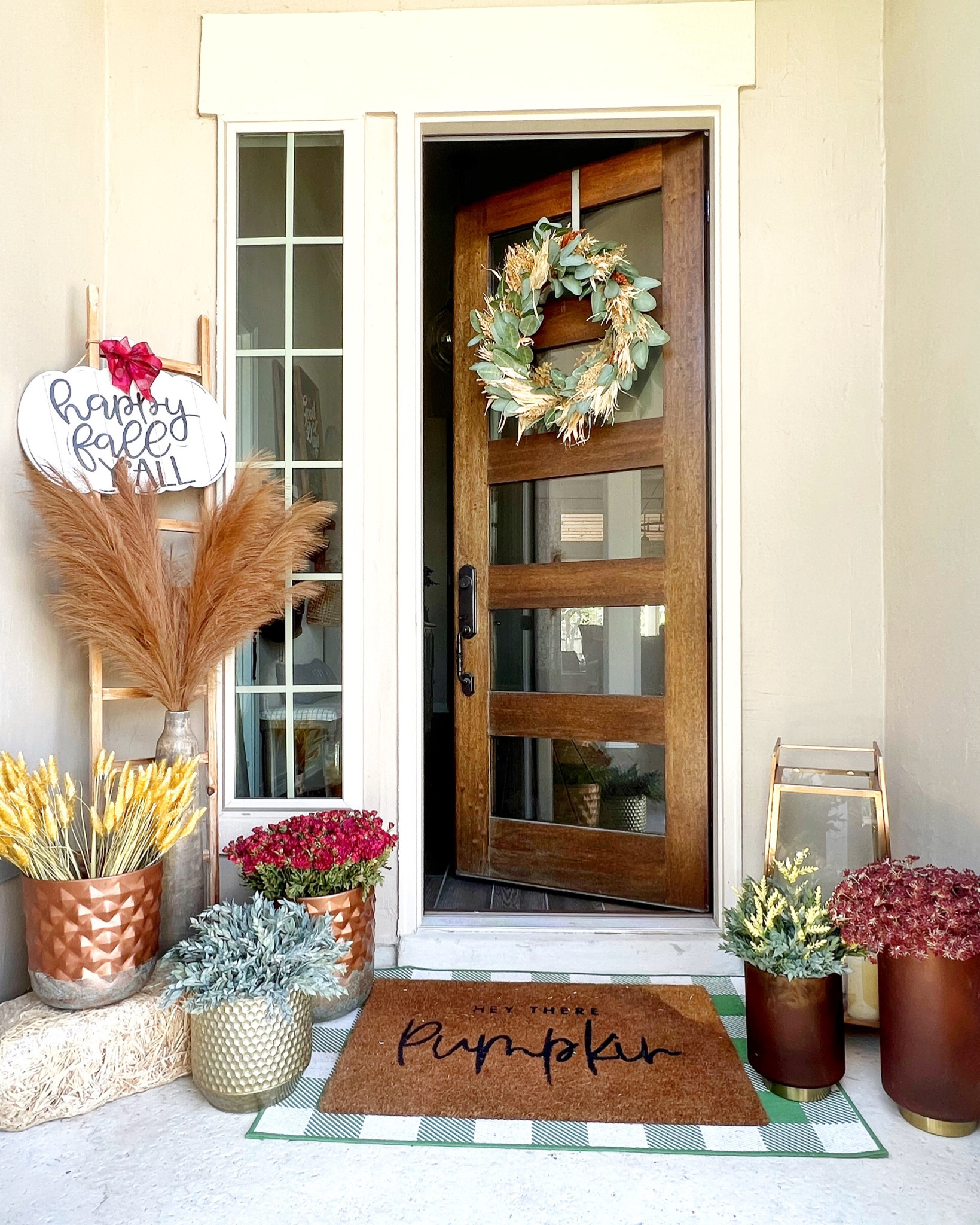 Fall front porch vibes 🍁 #frontporch #falldecor #fallporchdecor #seasonaldecor

#LTKhome #LTKSeasonal