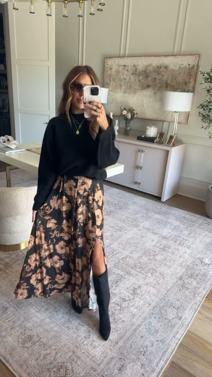 wearing a small in both 🖤 use code hollie40! 

 