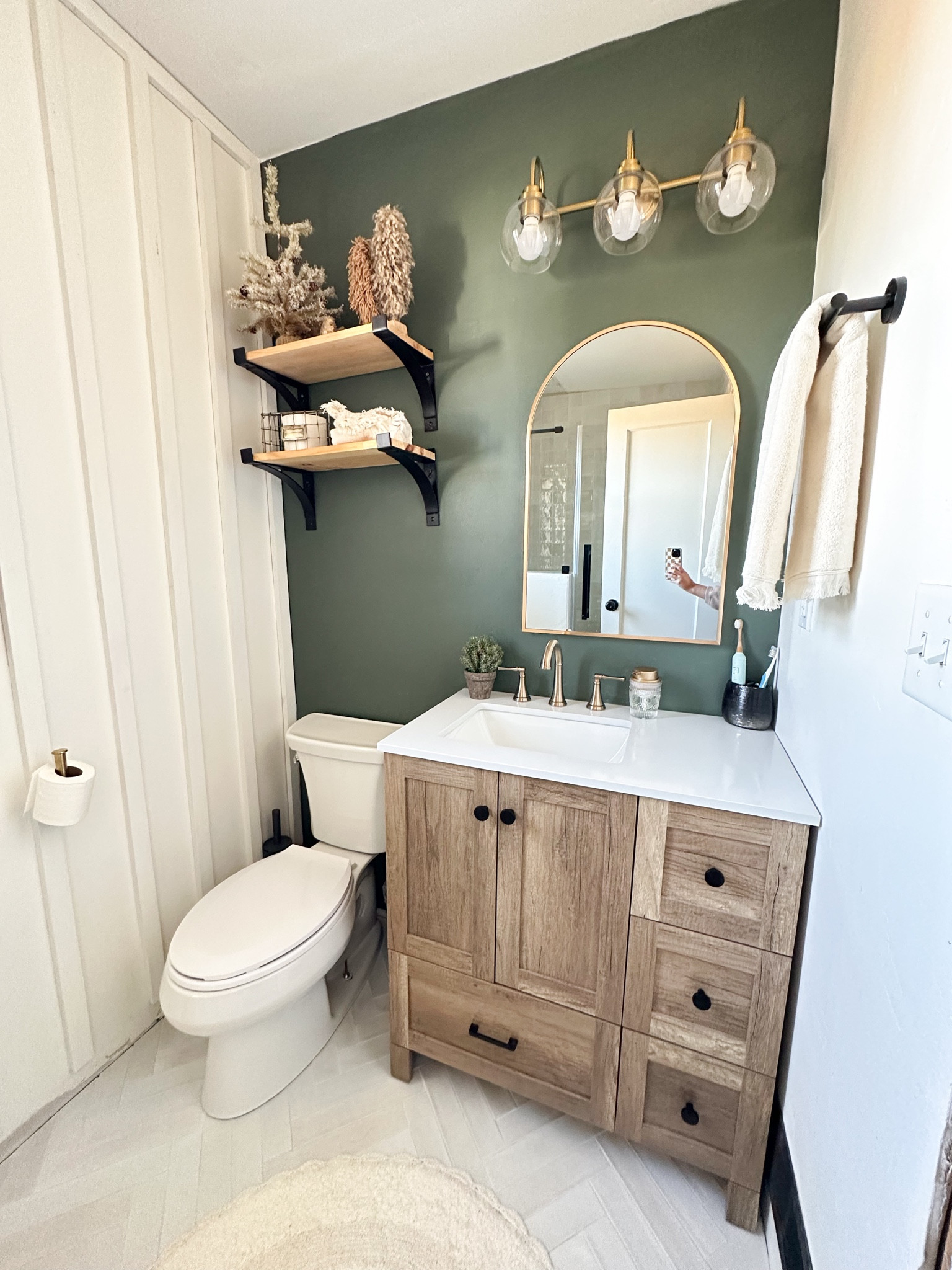 Part 1 of the bathroom renovation and I am so in love with how everything turned out! 