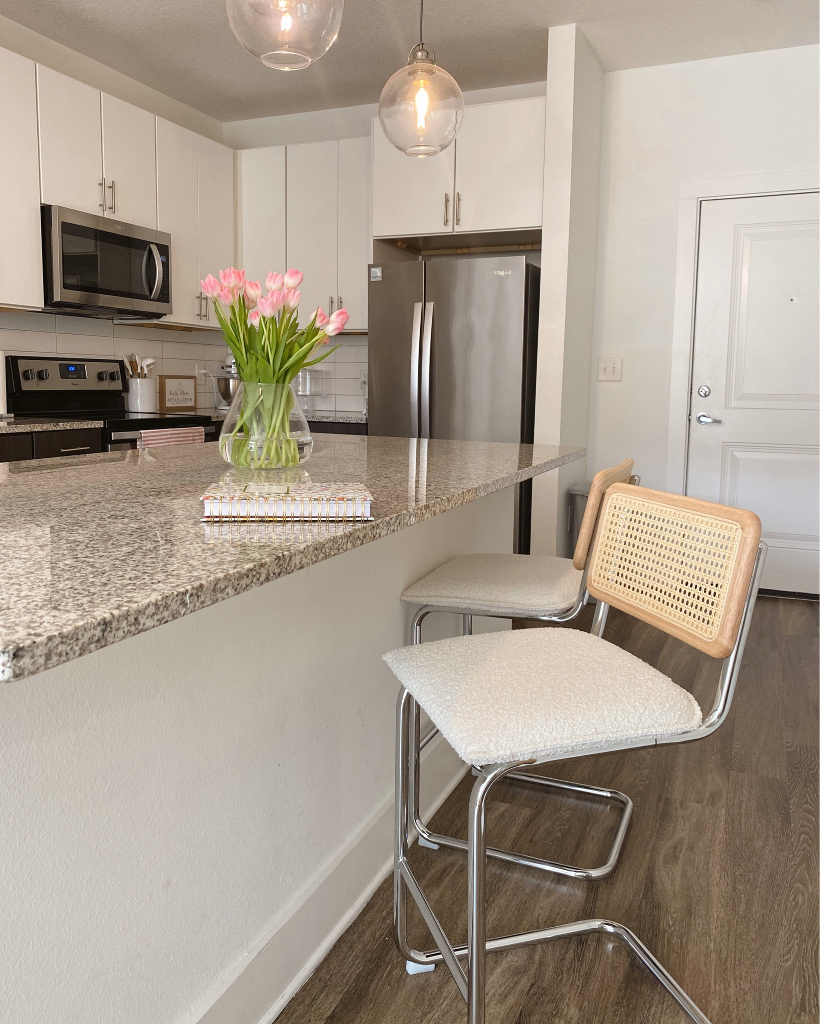 25.4” height

counter stools, bar stools, amazon finds, kitchen finds

#LTKSeasonal #LTKhome