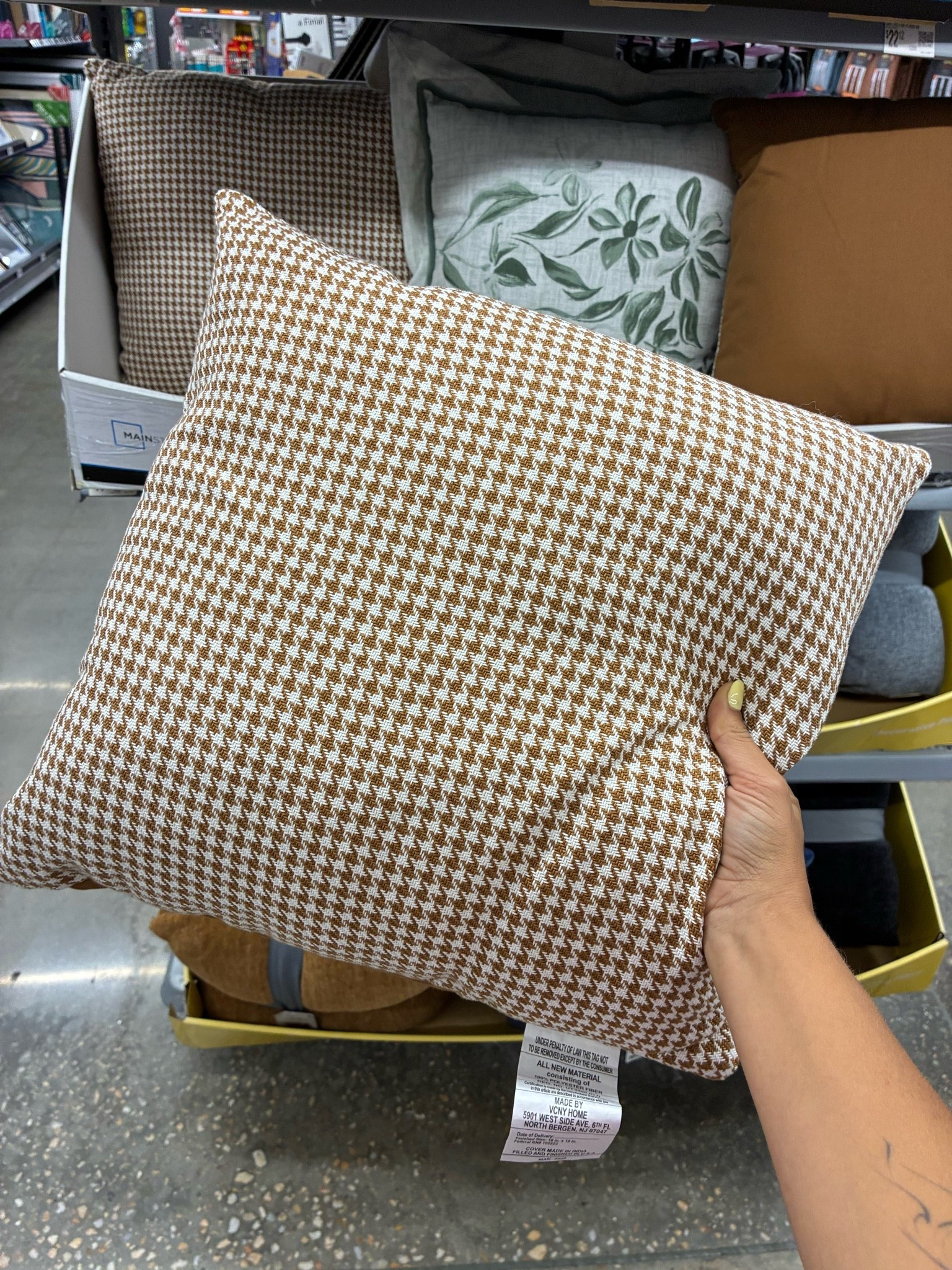 How adorable is this houndstooth pillow for fall?!

#LTKSeasonal