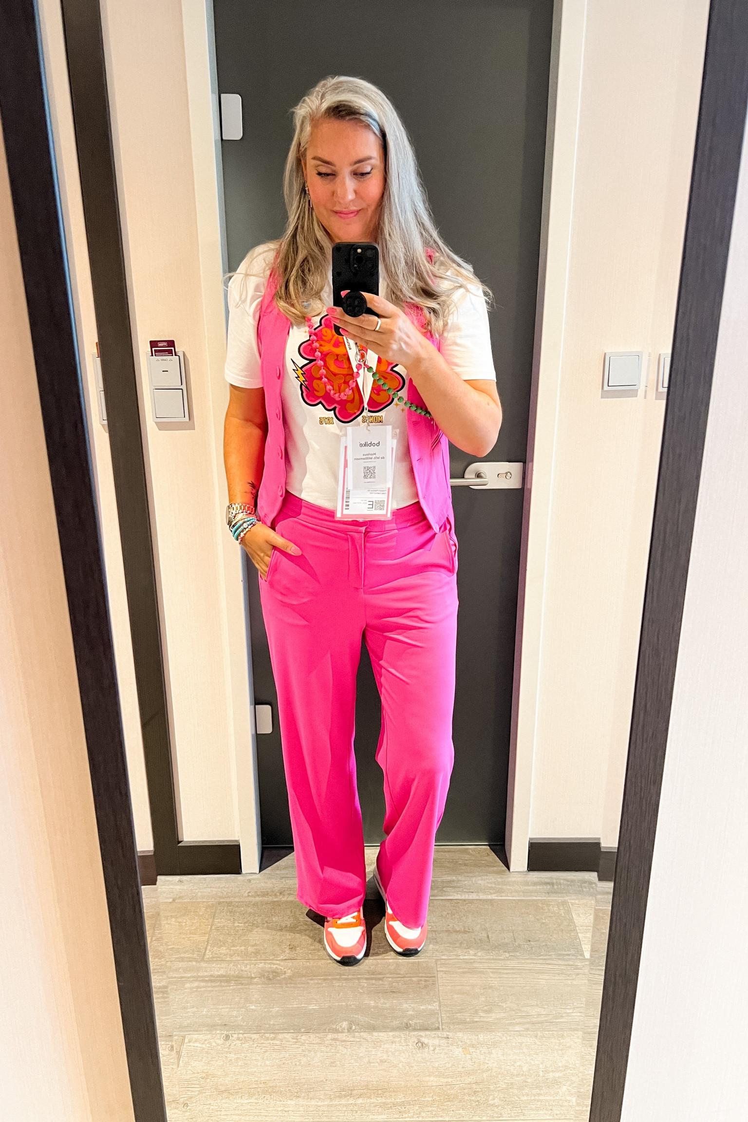 Ootd - Thursday. Pink coord set consisting of a waistcoat and trousers (G-maxx) paired with a printed t-shirt (old) and pink and orange Skechers. 



#LTKworkwear #LTKeurope #LTKnederlands