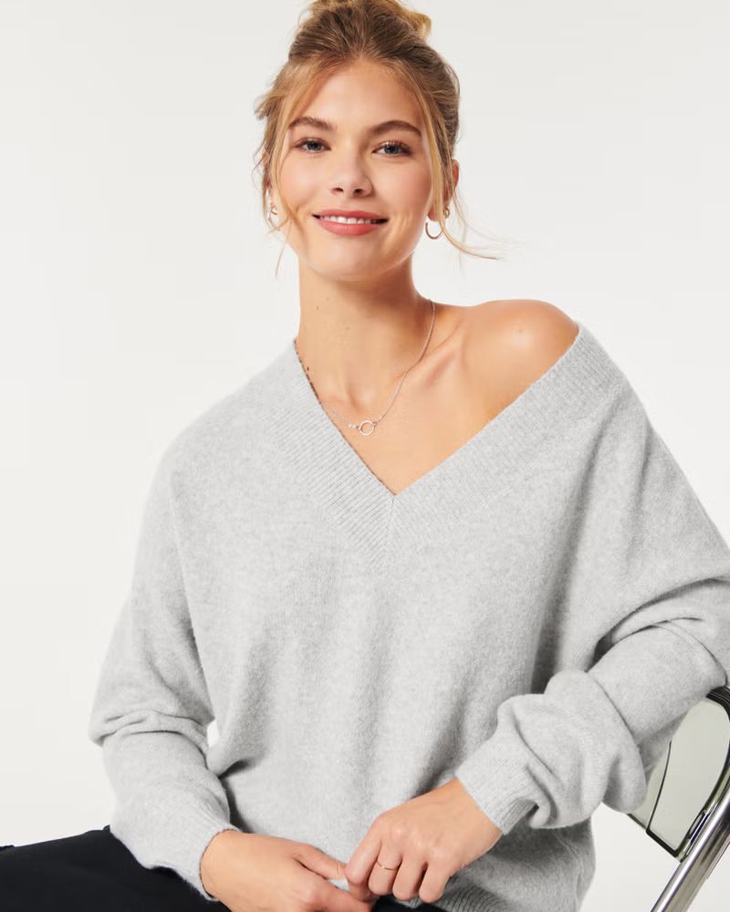 Easy Cozy V-Neck Sweater | Hollister (US)