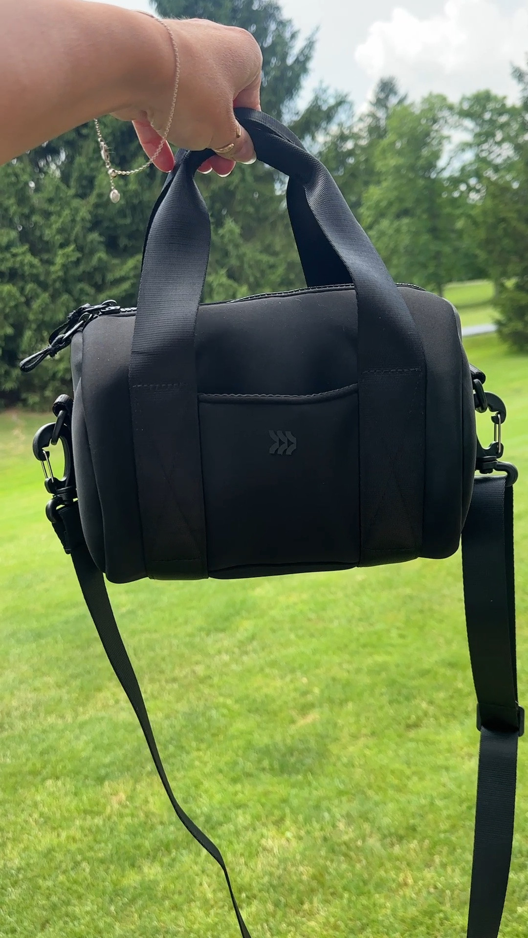 been so tired of carrying my diaper bag everywhere, but found this cute mini duffle bag I’ve been taking to my workouts! Fits a good bit too!

#LTKdayinmylife #LTKfitnessgoals #LTKmomlife