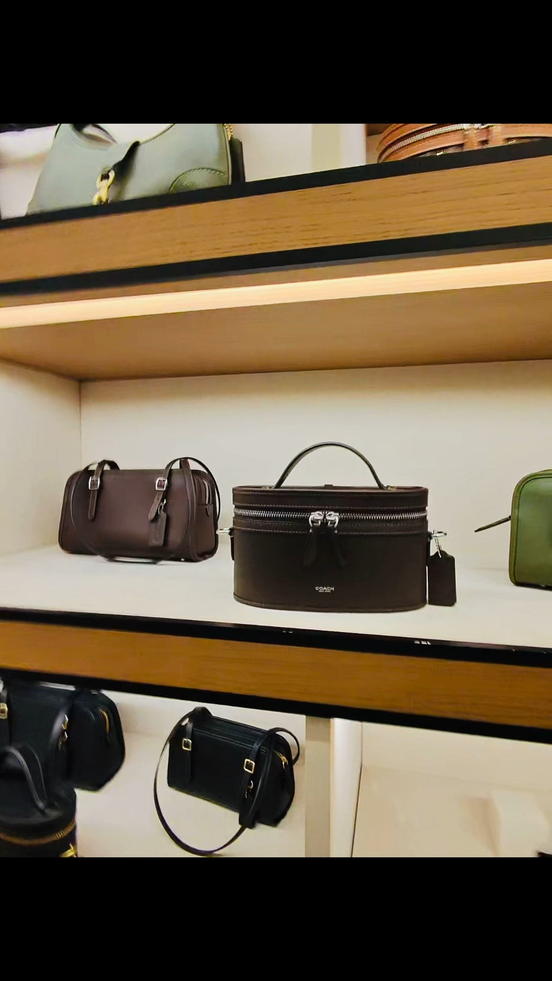 
🖤 Coach Trail Bag – Clean, Chic, & Camera-Ready

This Coach Trail Bag has me in love 😍 — sleek, structured, and perfect for everyday wear or a content creation day. I’m obsessed with the double-zip detail and the ability to wear it crossbody or top handle.

It’s giving: confident. polished. effortless.

Great for:
✔️ Content days
✔️ Coffee & meetings
✔️ Errands + travel
✔️ Fall/Winter styling

Tap to shop this beauty + my other favorite everyday bags.
➡️ Follow me on LTK @kimberly_carter for style + confidence finds.

#LTKItBag #CoachFinds #LTKAccessories #EverydayBag #CrossbodyStyle #FallAccessories #MinimalStyle #ChicEveryday #CreatorStyle #FashionedInFreedom

#LTKvlog #LTKCyberWeek #LTKGiftGuide