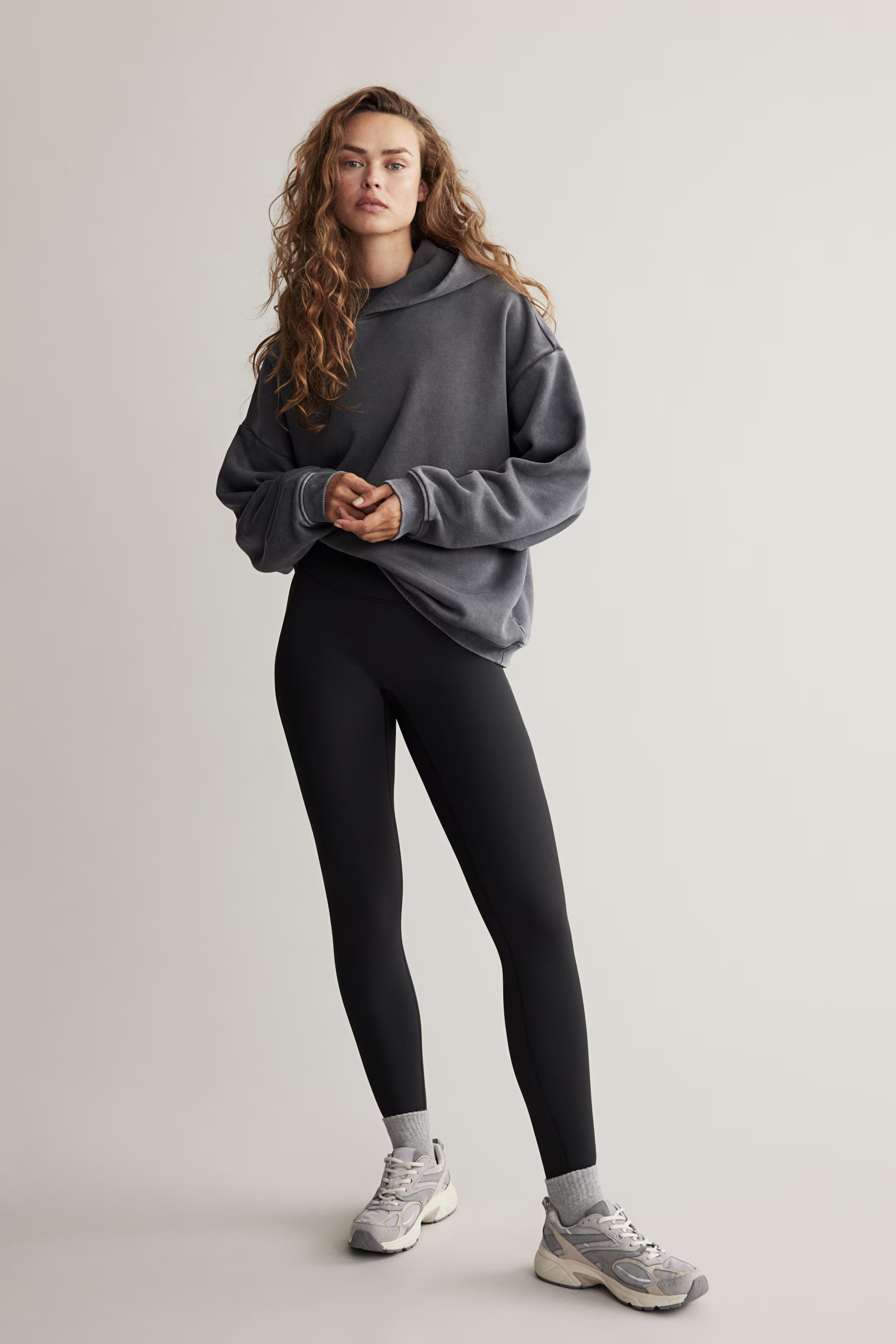 Sports leggings in ShapeMove™ | H&M (UK, MY, IN, SG, PH, TW, HK)