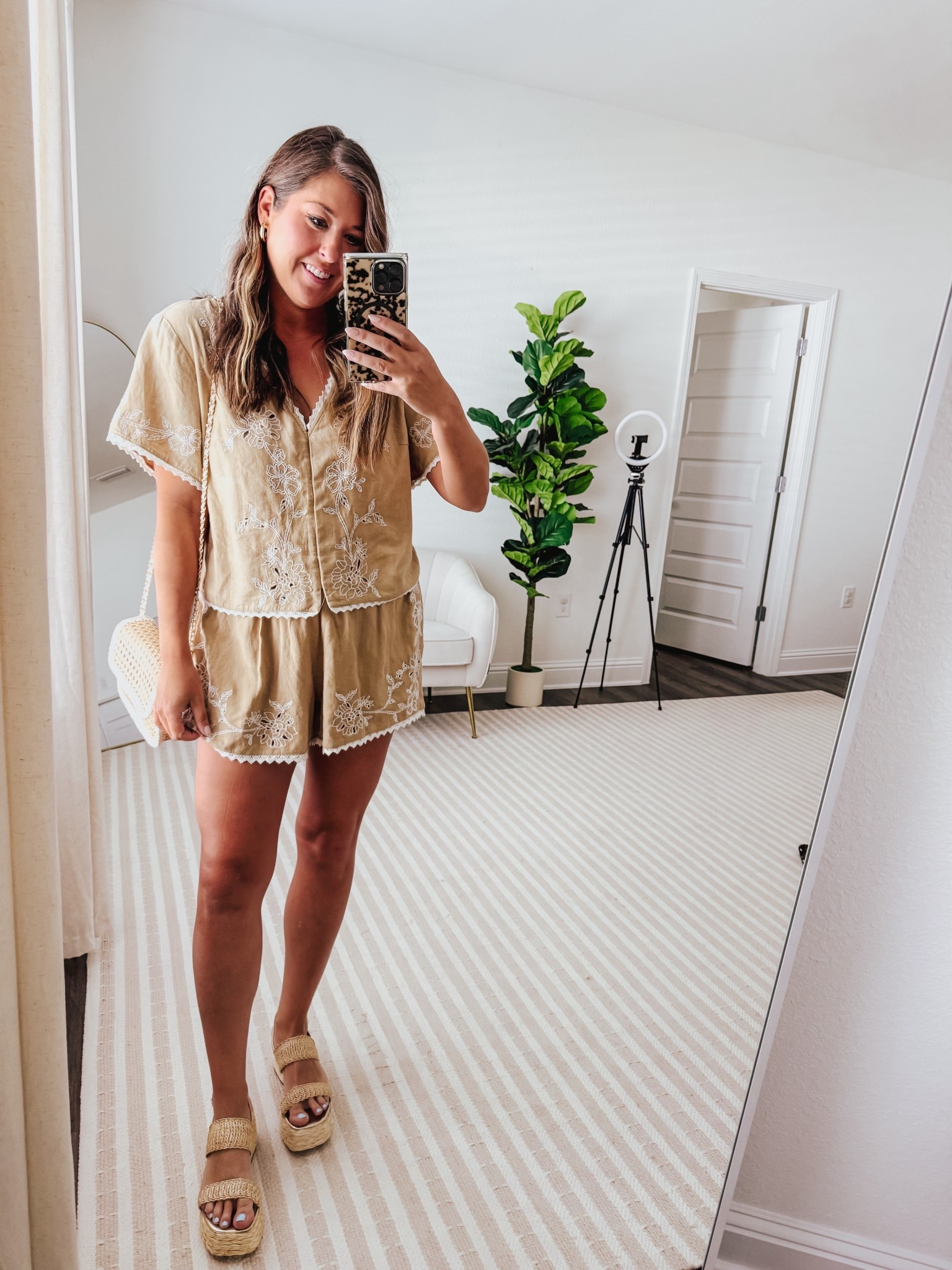 Matching set 

Wearing medium 