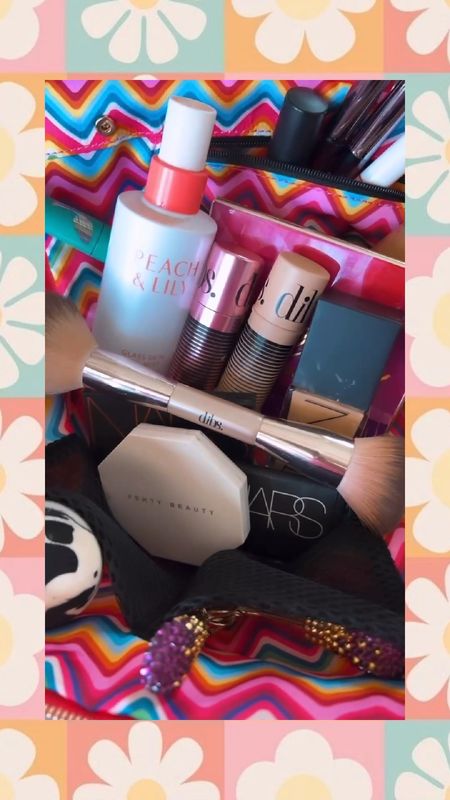 Makeup faves
Travel makeup bag 