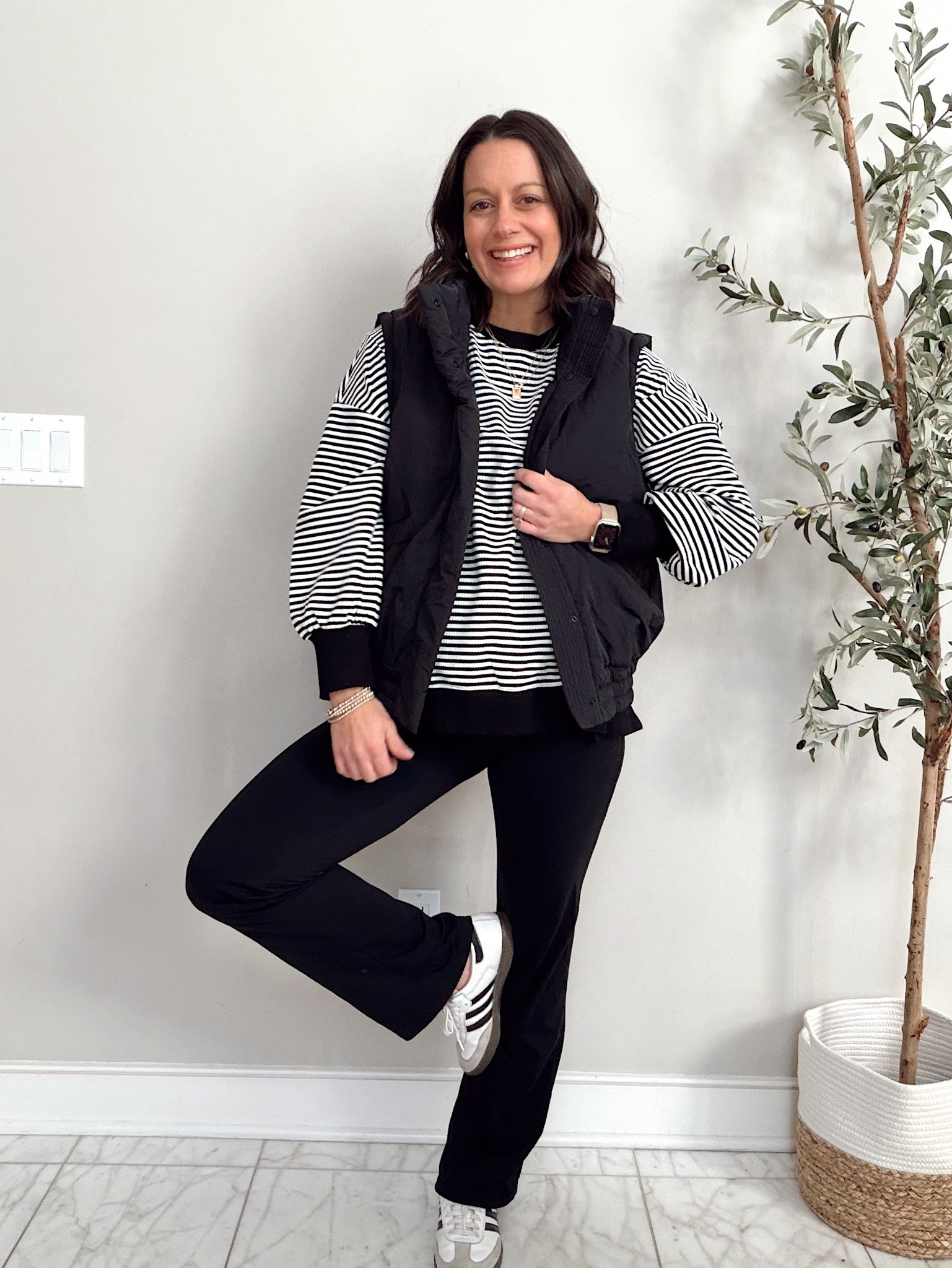 Amazon winter outfit of the day!

Striped pullover runs true to size and is legging friendly. Flare leggings runs true to size.



#LTKootd #LTKmomlife #LTKOver40