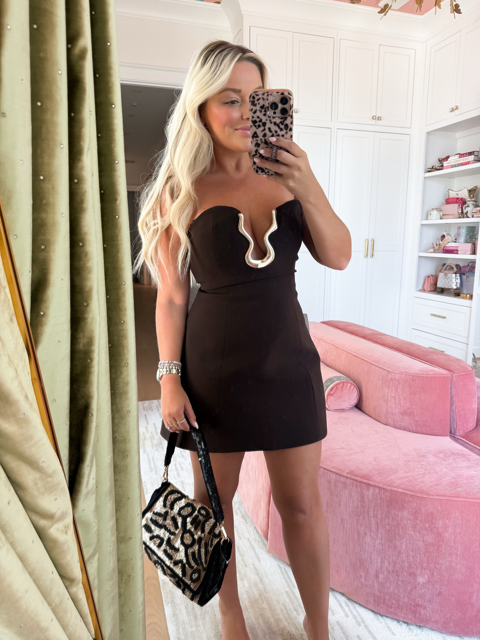 This dress is so flattering & I love the hardware!

#LTKootd #LTKgrwm #LTKdayinmylife
